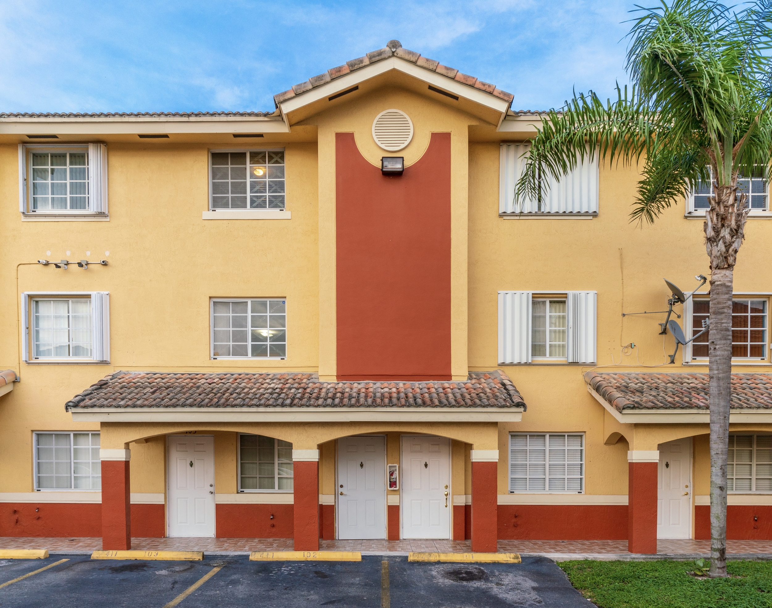 7411 W 22 Ave, Unit 204. Hialeah FL 33016