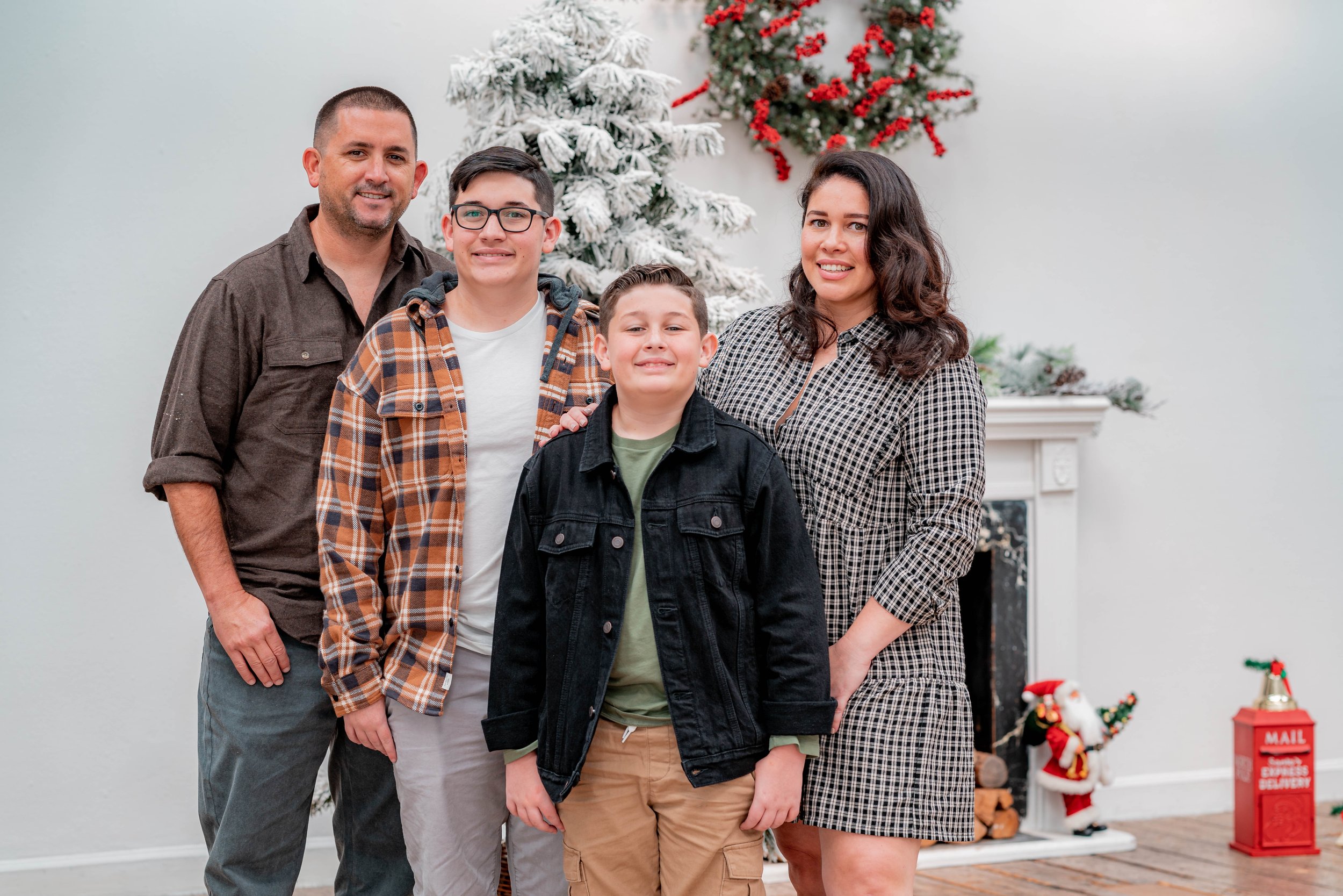 2021 Christmas Holiday Photos-118.jpg