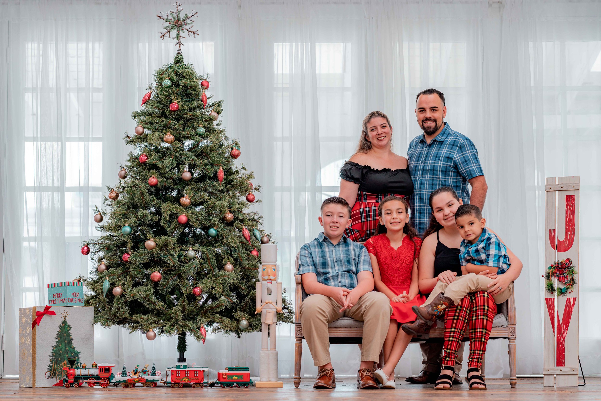 2021 Christmas Holiday Photos-123.jpg