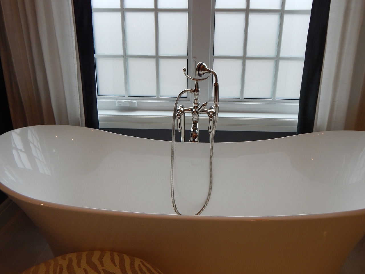 bathtub-902361_1280.jpg