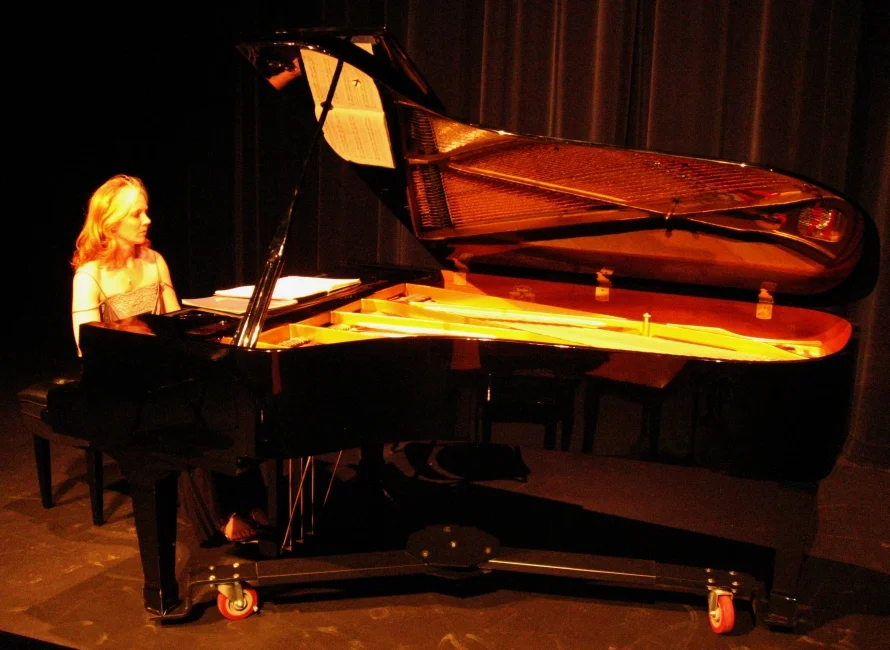 vegas piano 2.jpg