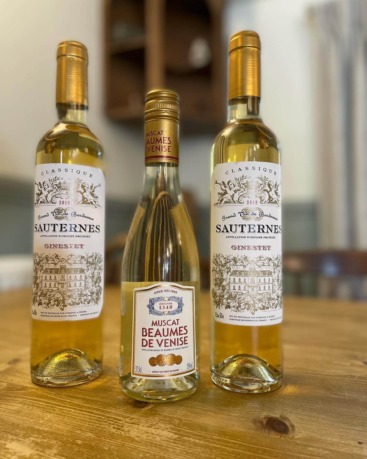 Do you have a sweet tooth like us? 🦷🍬 Why not try one of our dessert wines that have been paired to our desserts specifically by our Sommelier Bekka🤩🤩 #thebakersarmsdroxford #droxford #dessert #sweettooth #wine #sauternes #muscat