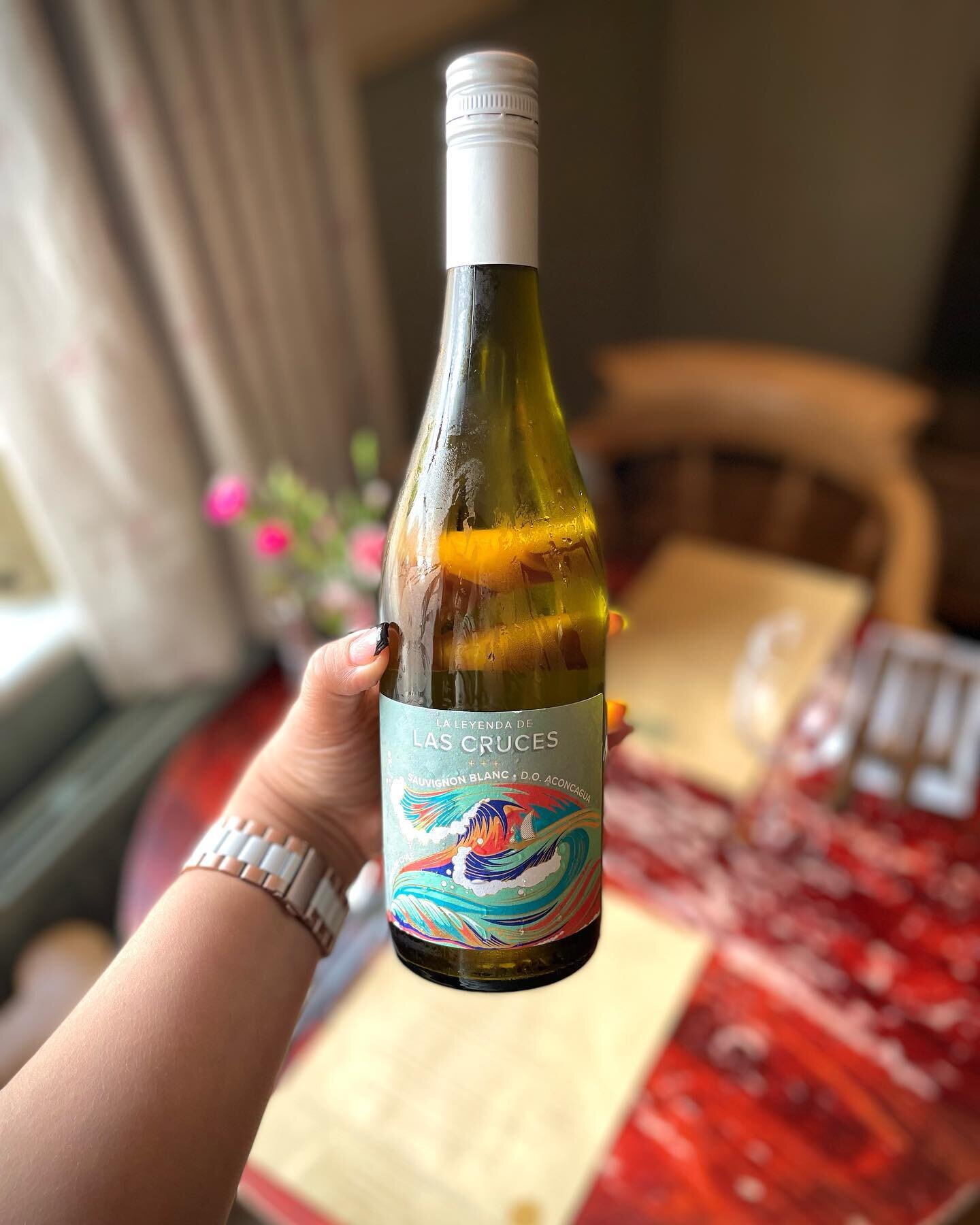 Have you tried our new Chilean Sauvignon Blanc? 🤔 Its natural citrus flavours, and bright aromatics will have you baffled at how it&rsquo;s not from New Zealand 🍋. 

It&rsquo;s a new fan favourite!! 🤩🤩 #thebakersarmsdroxford #sauvignonblanc #sout