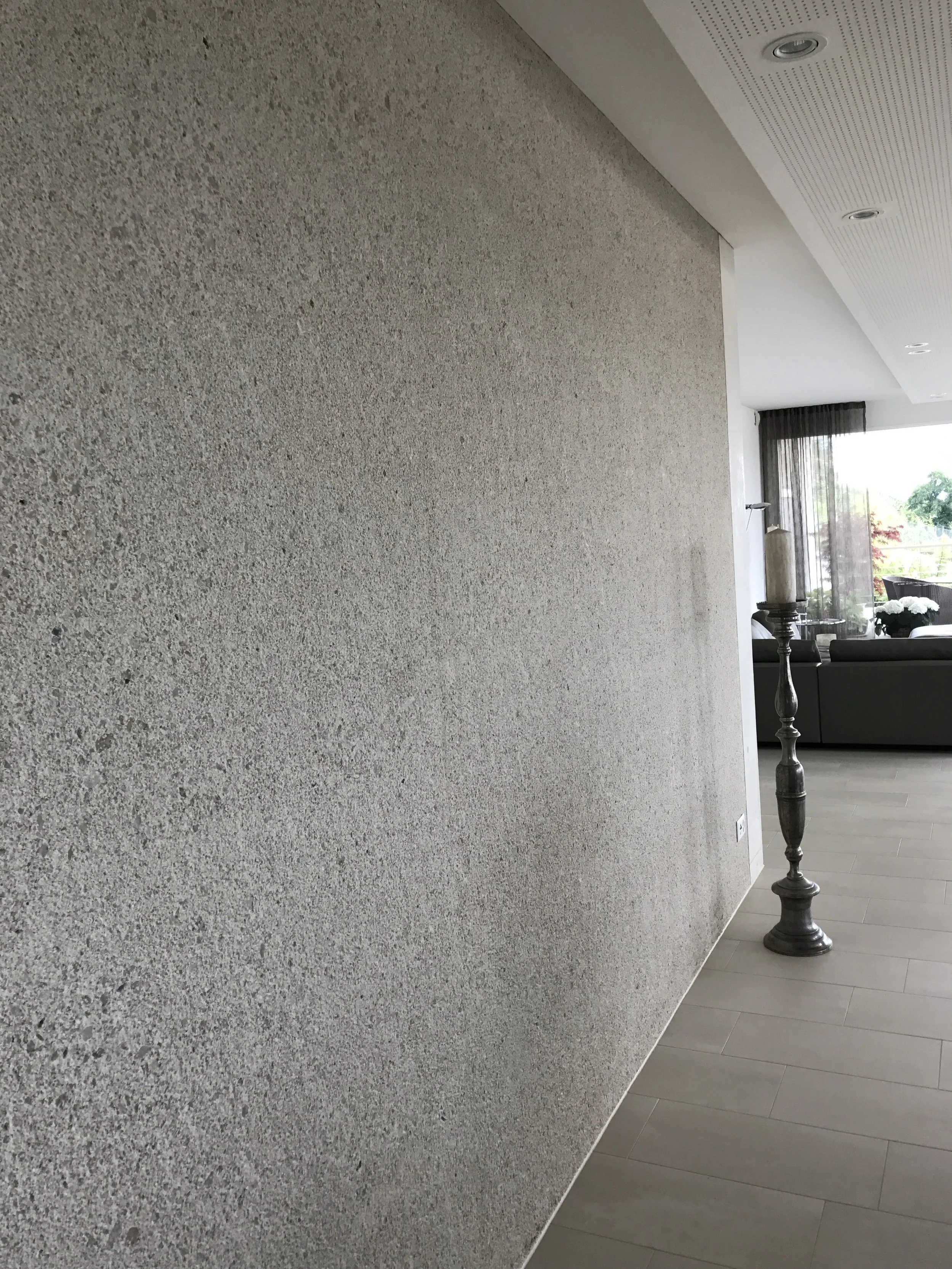 Gestockte Sichtbetonwand