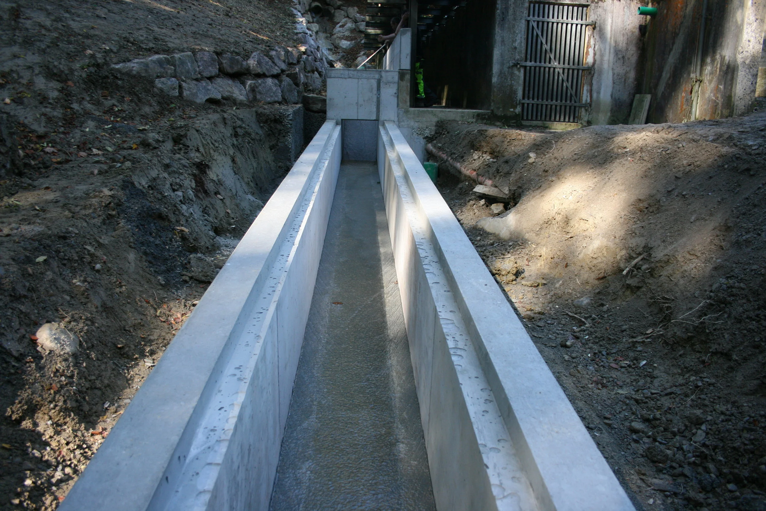 Bachdurchlauf mit Einlage für Metallrost 