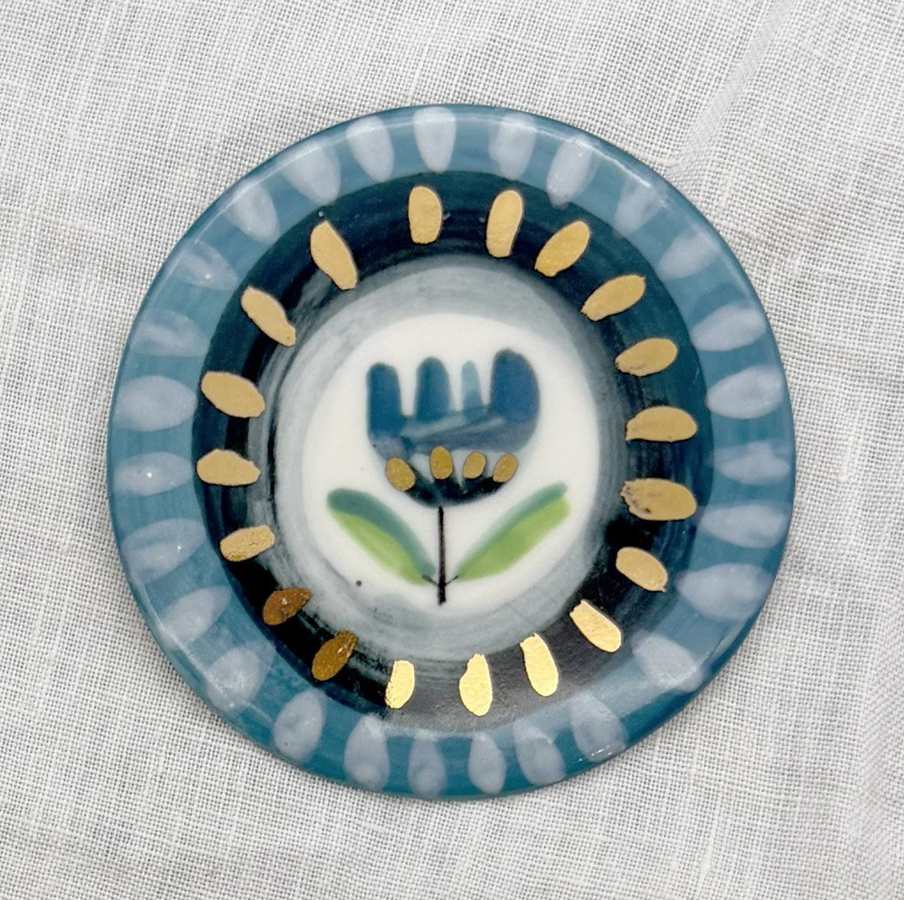 round flower with gold.jpg