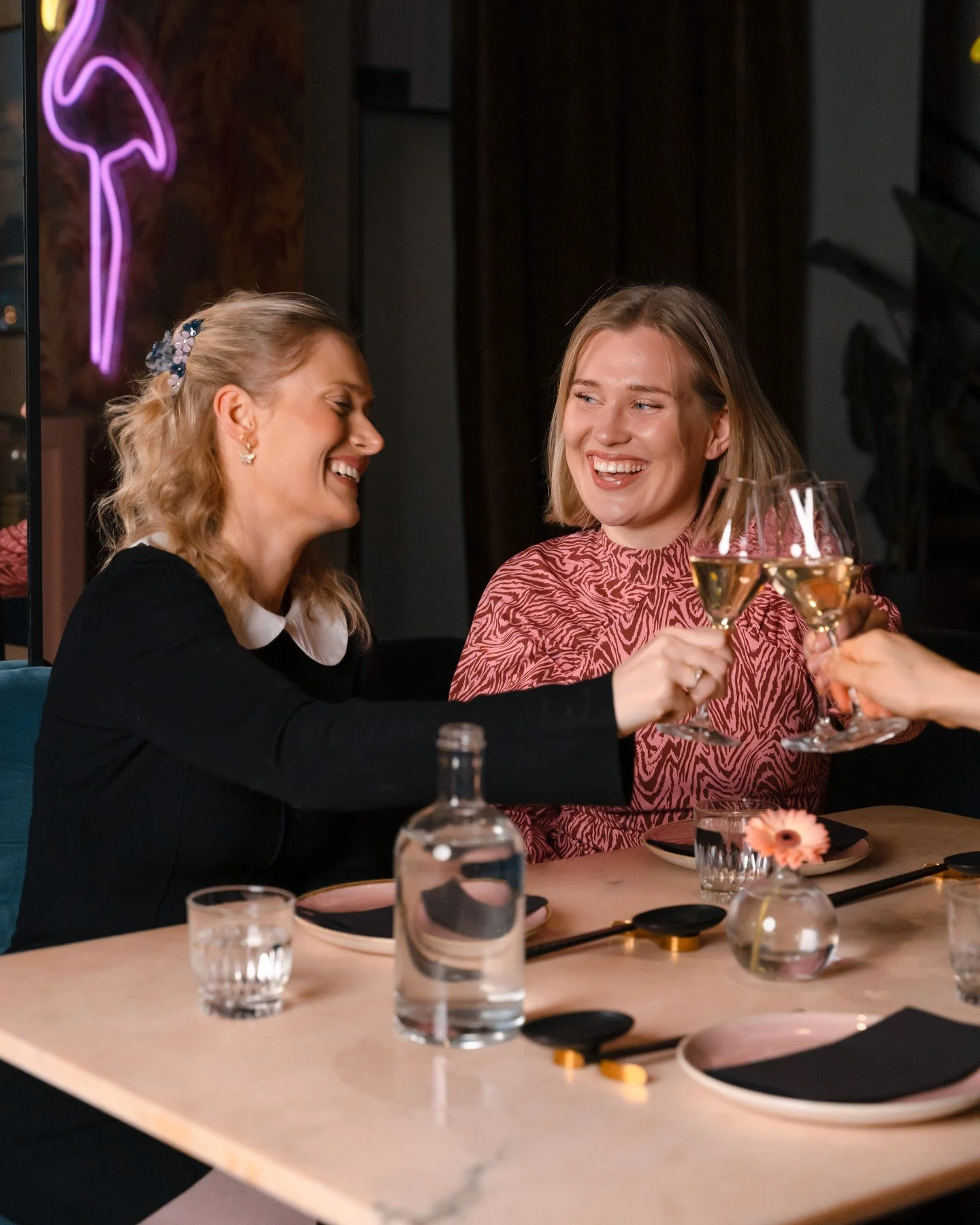 Julen virker kanskje langt unna, men husk at de beste datoene g&aring;r f&oslash;rst! Din p&aring;minnelse om &aring; booke bordet n&aring; ✨🌸

Det gj&oslash;r du via link i bio💗

#ba3 #restaurantoslo #oslo #visitoslo #frogner #byoslo #oslobynight