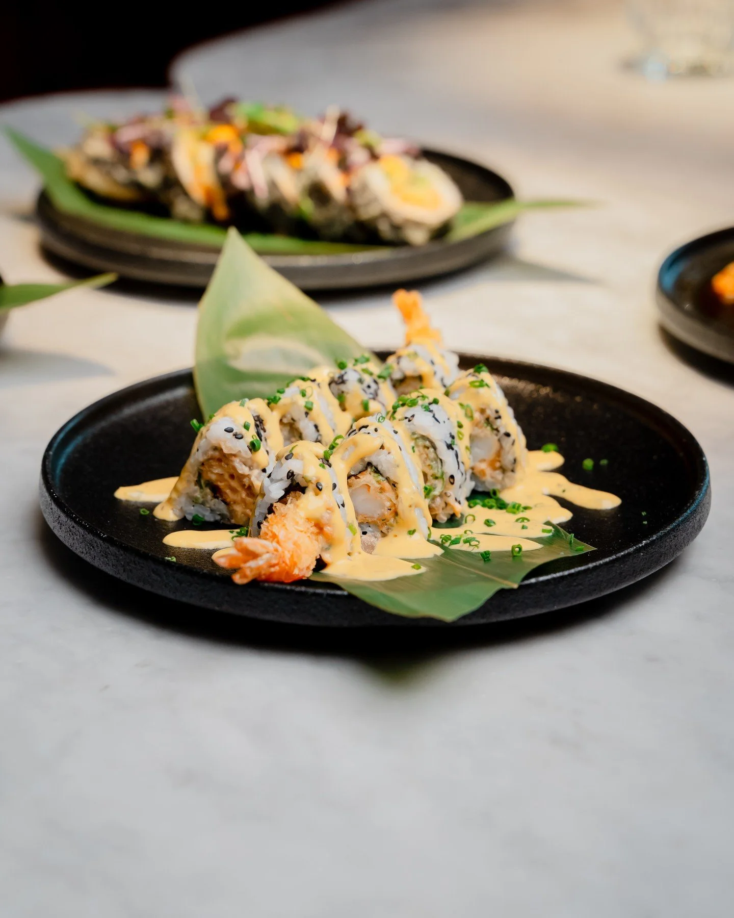 Hva med en Bermuda Maki (220,-) denne uken?💗 En helt unik, trekantet maki med scampi og tunfisktartar, v&aring;rl&oslash;k, sesam og en spicy aji amarillo-saus🤤🍣

Book bord via link i bio🦩

#ba3 #restaurantoslo #oslo #visitoslo #frogner #byoslo #