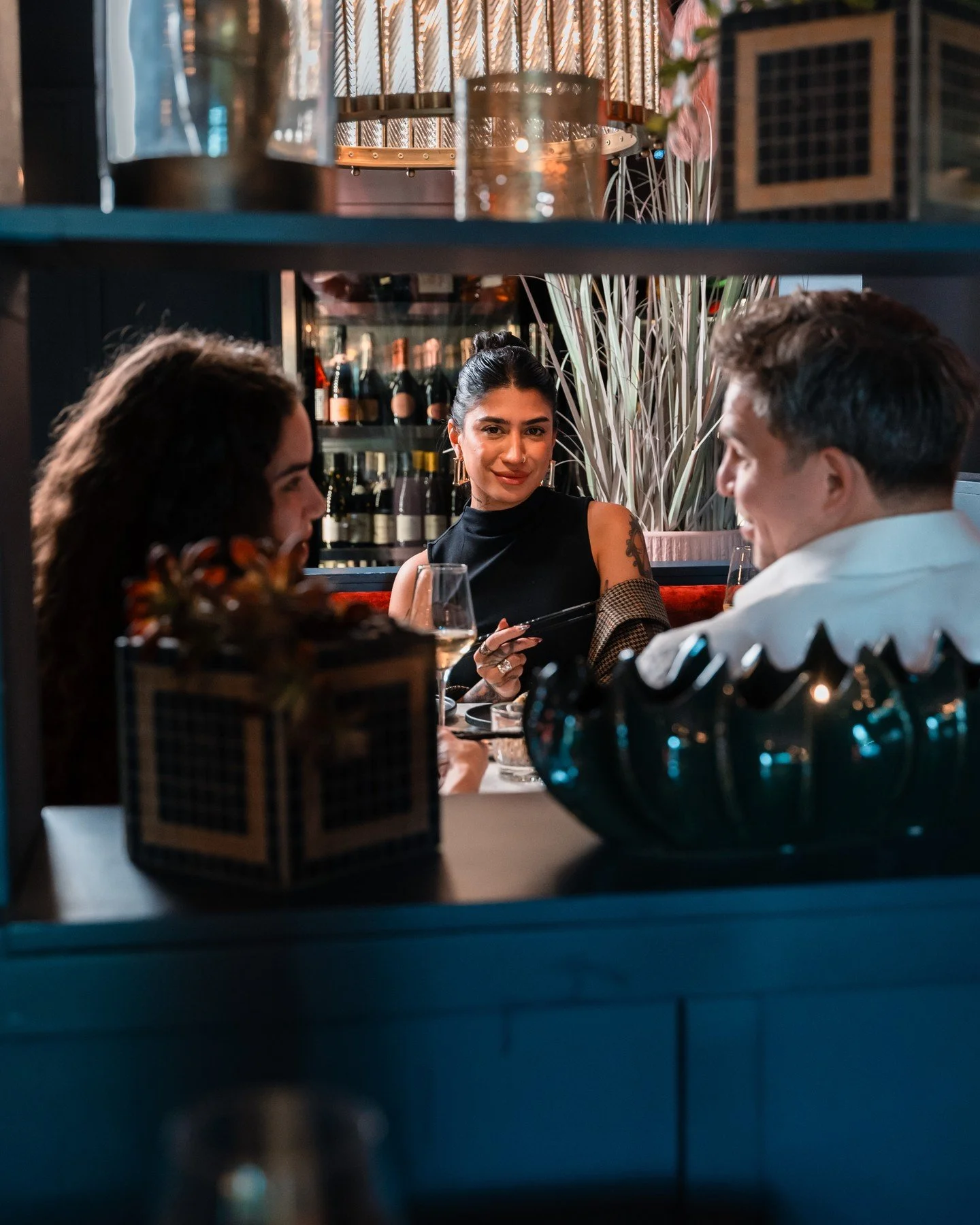 Klar for årets julebord?✨ Vi har fortsatt plass på flere onsdager og torsdager, men helgene fylles fort!
Start kvelden med nydelig mat og cocktails, og fortsett stemningen utover kvelden på dansegulvet🍸
Det beste? Du slipper kuld