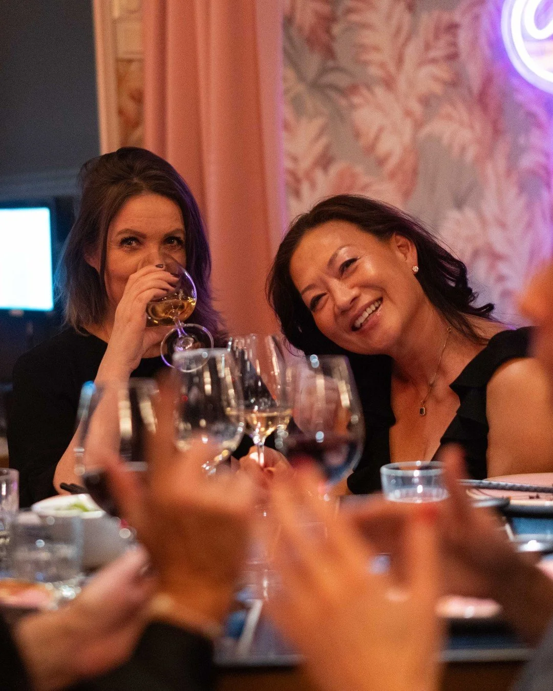 SISTE MULIGHET I 2025✨🎄

Ikke g&aring; glipp av siste &aring;pningshelg f&oslash;r vi tar juleferie! Vi gj&oslash;r oss klare for en str&aring;lende avslutning p&aring; julebordsesongen. Gleder oss S&Aring; til &aring; se dere💓

#ba3 #restaurantosl