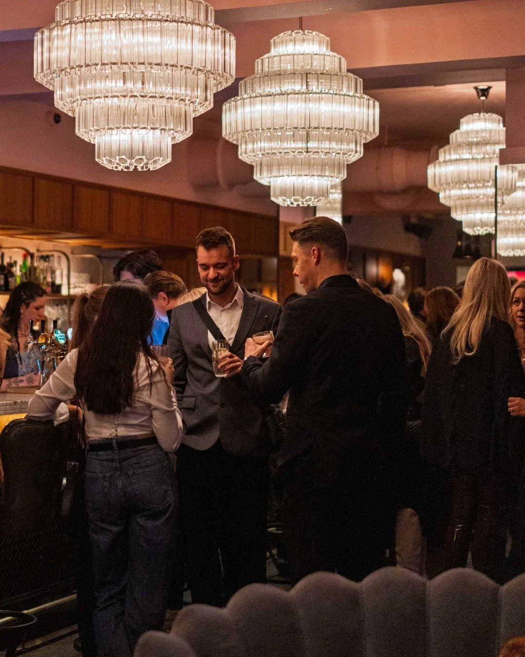 Ventetiden er snart over💓 D&oslash;rene &aring;pner i morgen!

Vi h&aring;per dere har hatt en nydelig ferie, og n&aring; gleder vi oss til &aring; starte det nye &aring;ret sammen🥂

#ba3 #restaurantoslo #oslo #visitoslo #frogner #byoslo #oslobynig