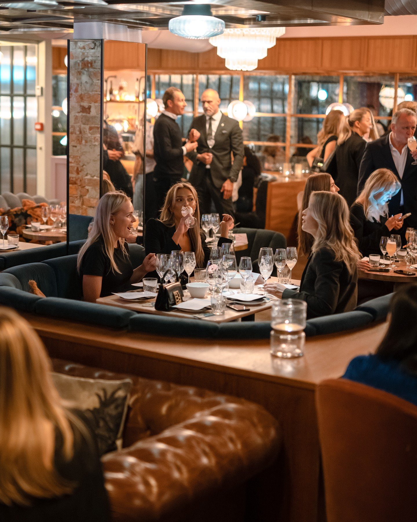 Kj&aelig;rlighet er i luften💗 Vi gleder oss til &aring; se dere p&aring; Valentines hos BA3! Enten du feirer Galentines, Valentines eller bare vil gj&oslash;re noe g&oslash;y denne l&oslash;rdagen🥂

#ba3 #restaurantoslo #oslo #visitoslo #frogner #b