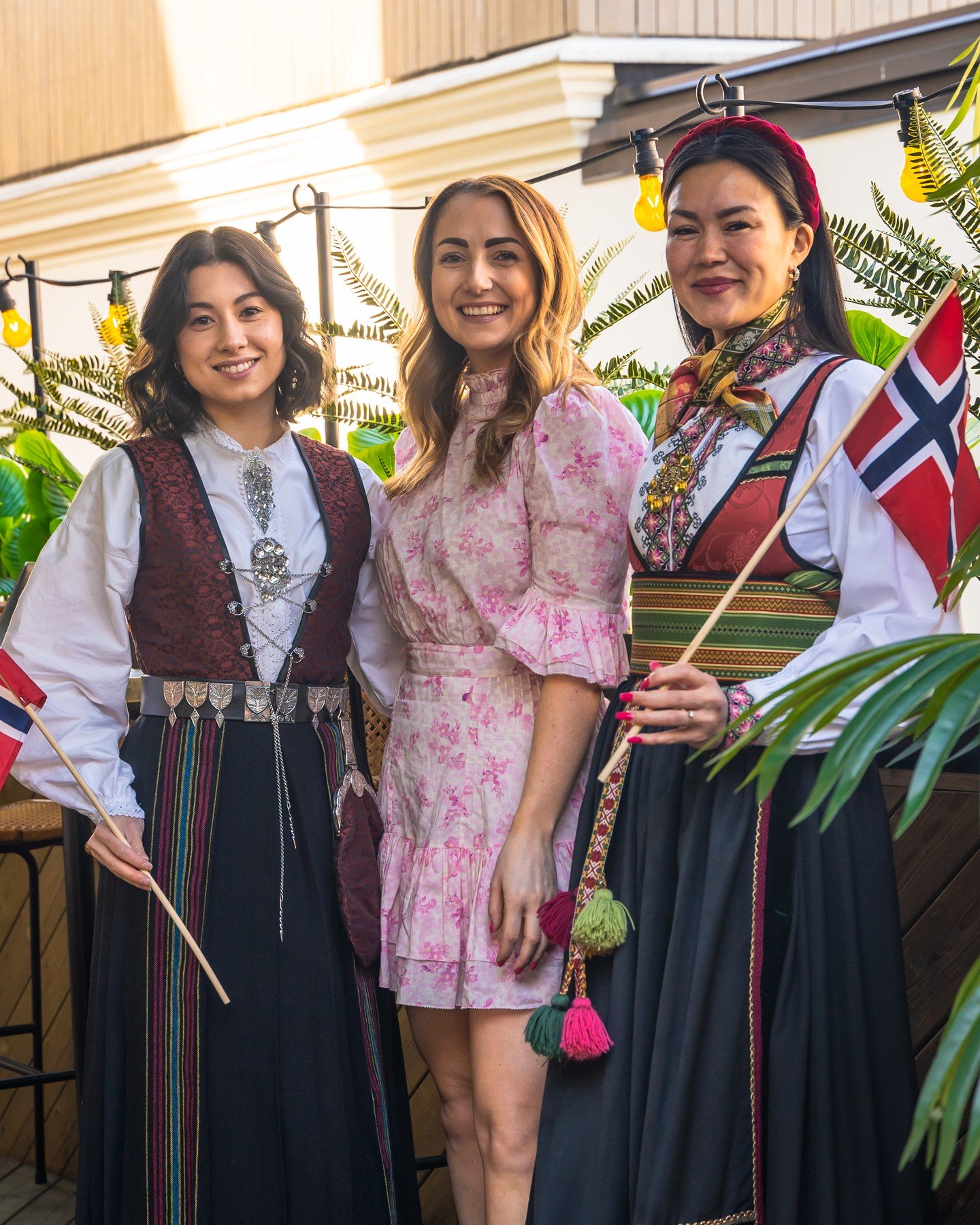 Har du enda ikke booket 17. mai?🇳🇴 Feir med oss p&aring; BA3 og velg det som passer best for deg🌸

D&oslash;rene &aring;pner kl. 13.30, og du kan velge hvordan du vil feire:
Kun inngang: 100,- per pers
Lunsj: 599,-
Middag: 799,-
Drinks og mingling