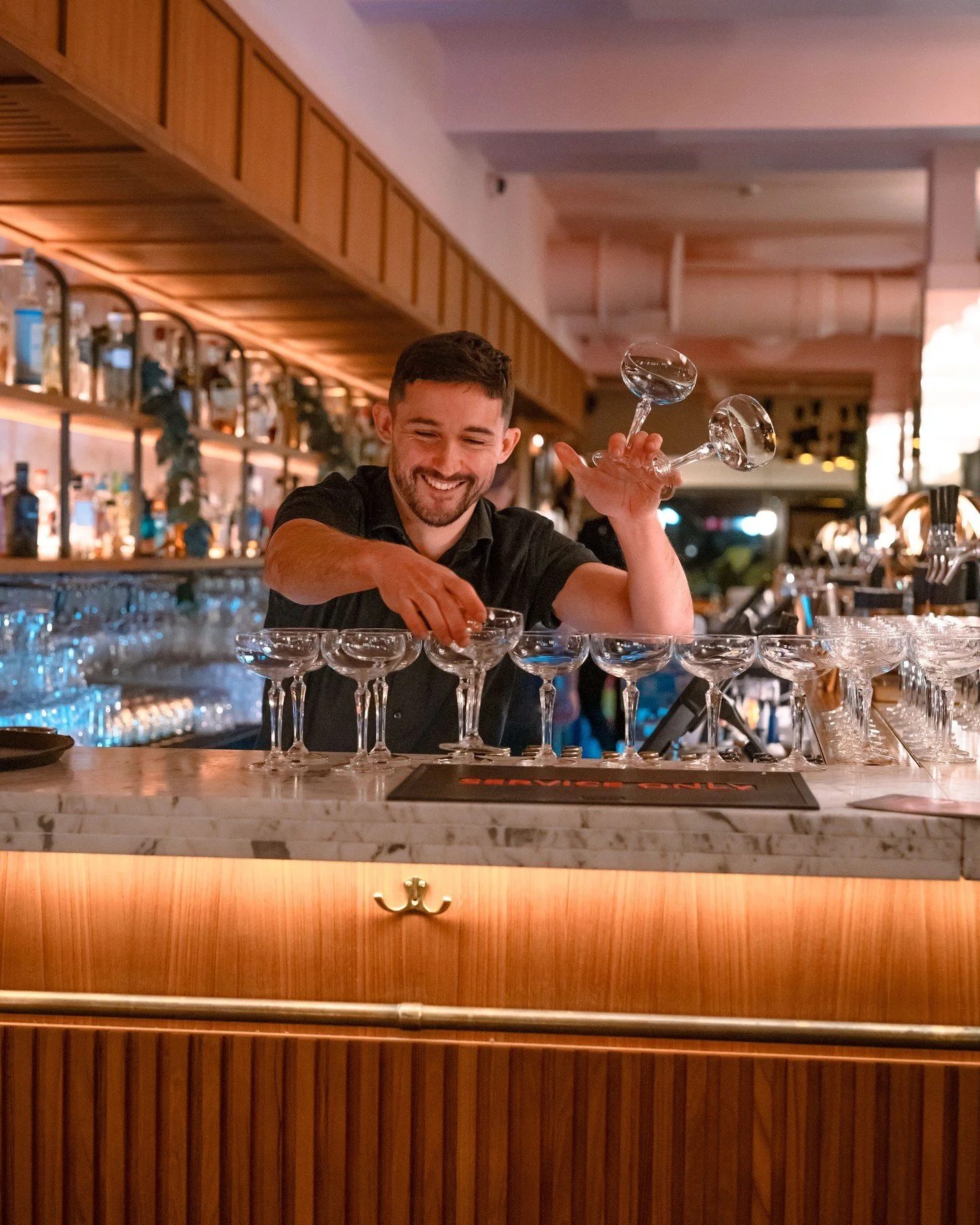 Onsdagens beste grunn til &aring; smile? BA3 er &aring;pen fra kl. 18 i dag 💓💓

Vi ses!

#ba3 #restaurantoslo #oslo #visitoslo #frogner #byoslo #oslobynight