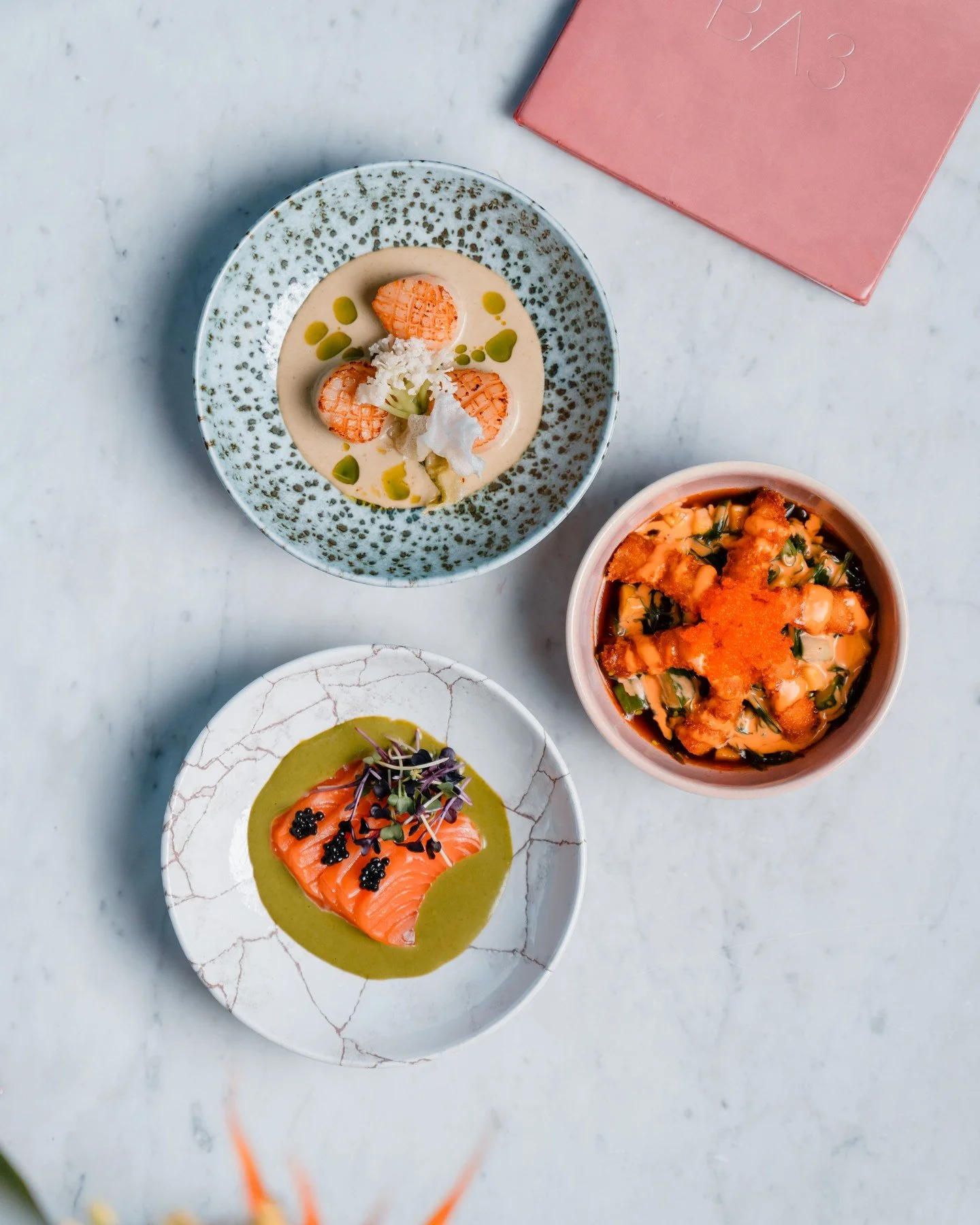 Hvem vil du spise dette med?🥢 Ta de med deg og book bord p&aring; BA3🌸

#ba3 #restaurantoslo #oslo #visitoslo #frogner #byoslo #oslobynight