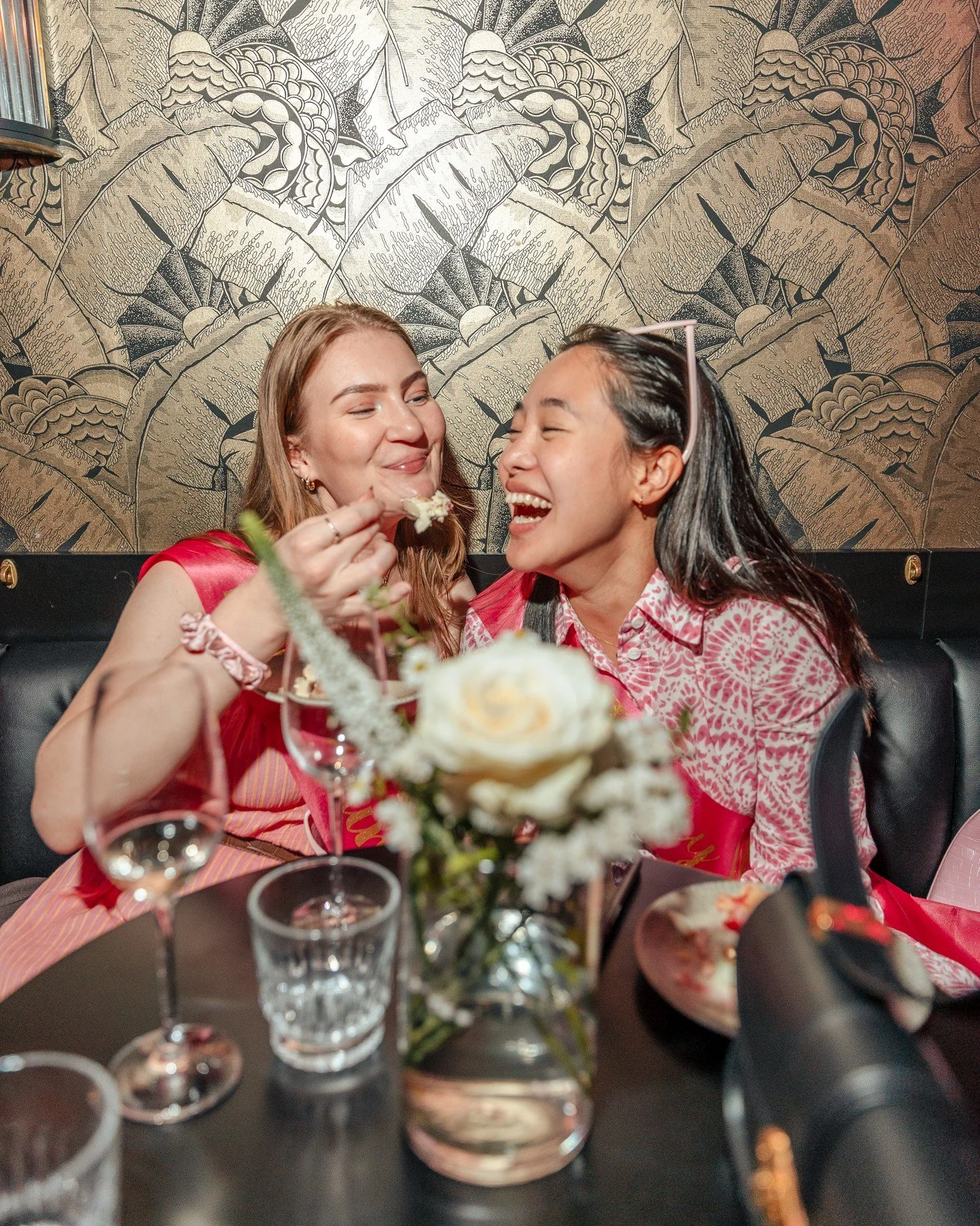 Kun fire dager til vi &aring;pner igjen🥹 H&aring;per dere har hatt en fantastisk ferie, og allerede n&aring; kan du booke bord p&aring; BA3💓 Ses vi?

#ba3 #restaurantoslo #oslo #visitoslo #frogner #byoslo #oslobynight