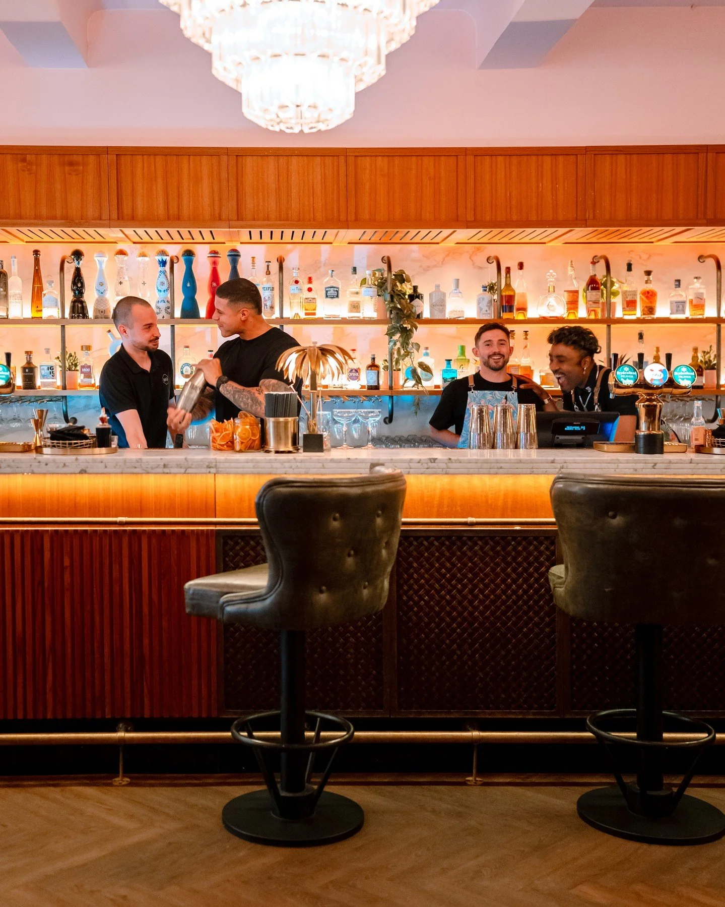 Det er hett i Oslo om dagen, s&aring; hva passer vel bedre enn noe forfriskende p&aring; BA3?🍸Benytt muligheten f&oslash;r vi tar en kort sommerferie til 7. august☀️

Hvem tar du med deg?

#ba3 #restaurantoslo #oslo #visitoslo #frogner #byoslo #oslo