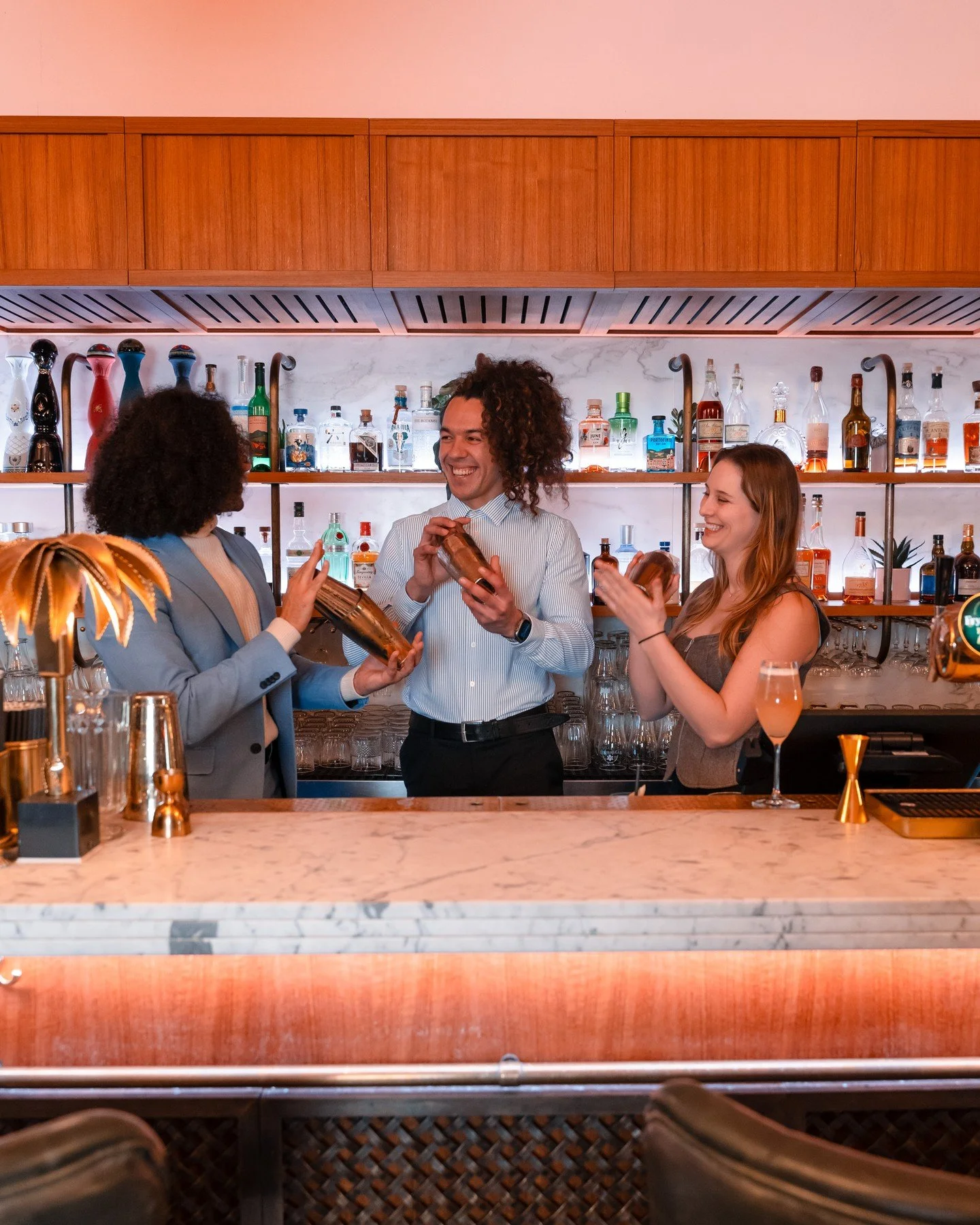 Har du bursdag og lurer p&aring; hva du skal finne p&aring;? Pr&oslash;v cocktailkurs p&aring; BA3🍸

Samle vennegjengen til en sosial kveld der dere f&aring;r l&aelig;re litt om teknikker, ingredienser og kunsten &aring; balansere en cocktail, f&osl