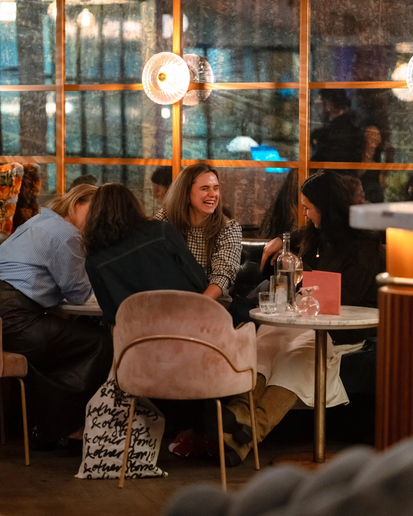 Sulten etter jobb? Kom for After Work, stay for the plot 🍽️🍸

Psst! Vi har nye &aring;pningstider 👀 Sjekk link i bio.

#BA3 #BA3Oslo #Oslo #OsloRestaurant #OsloFood #OsloNightlife #Cocktails #Cocktailbar #ExperienceMenu #DinnerInOslo #VisitOslo