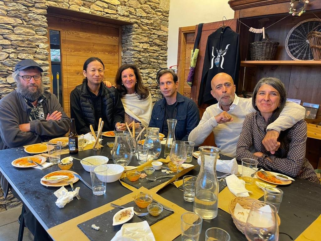 Nicolò Bongiorno a pranzo con Nicolas Tournadre, Bhuchung D. Sonam e Valentina Musmeci