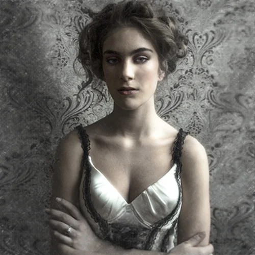 TESSA_5678B_FX3B_SQUARE.jpg