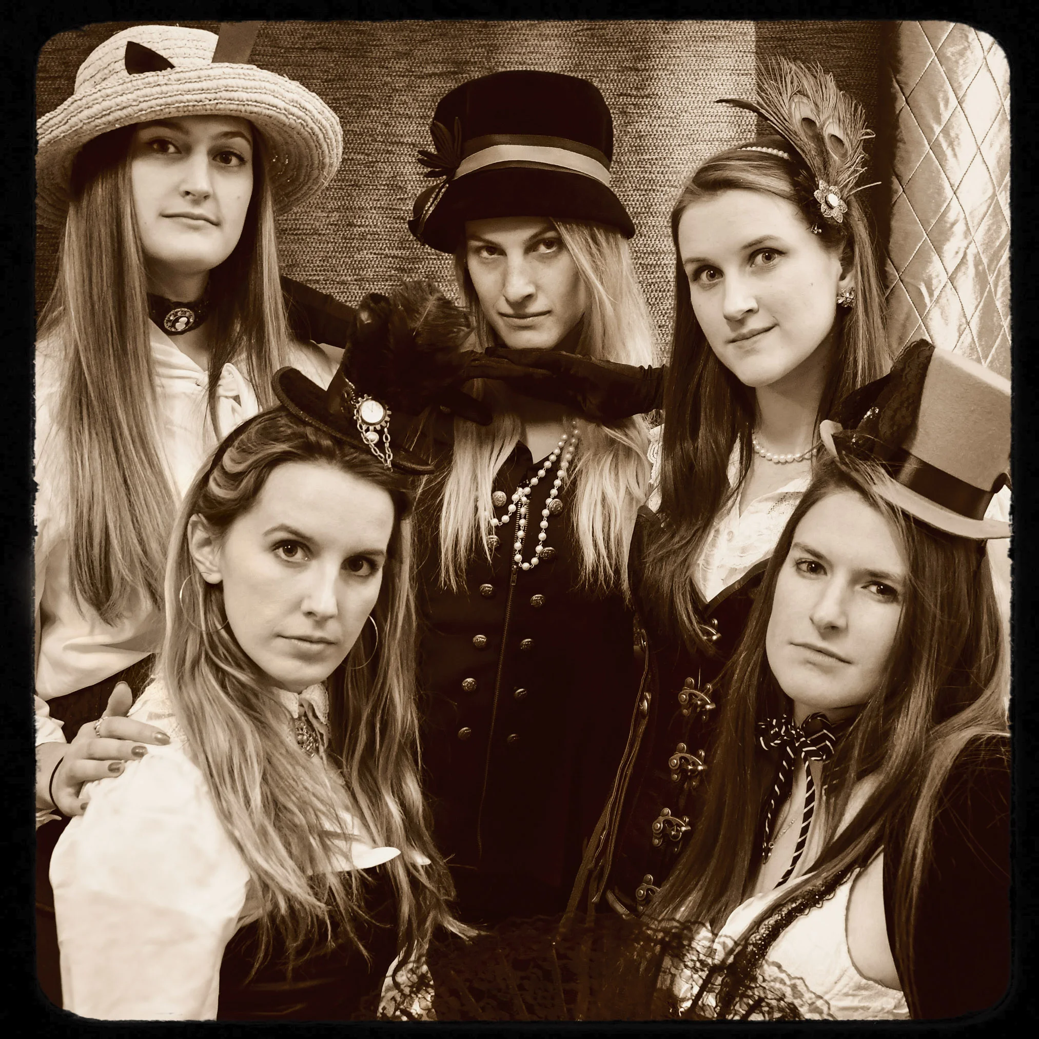 Group_girls_5125b_SquareBorder.jpg