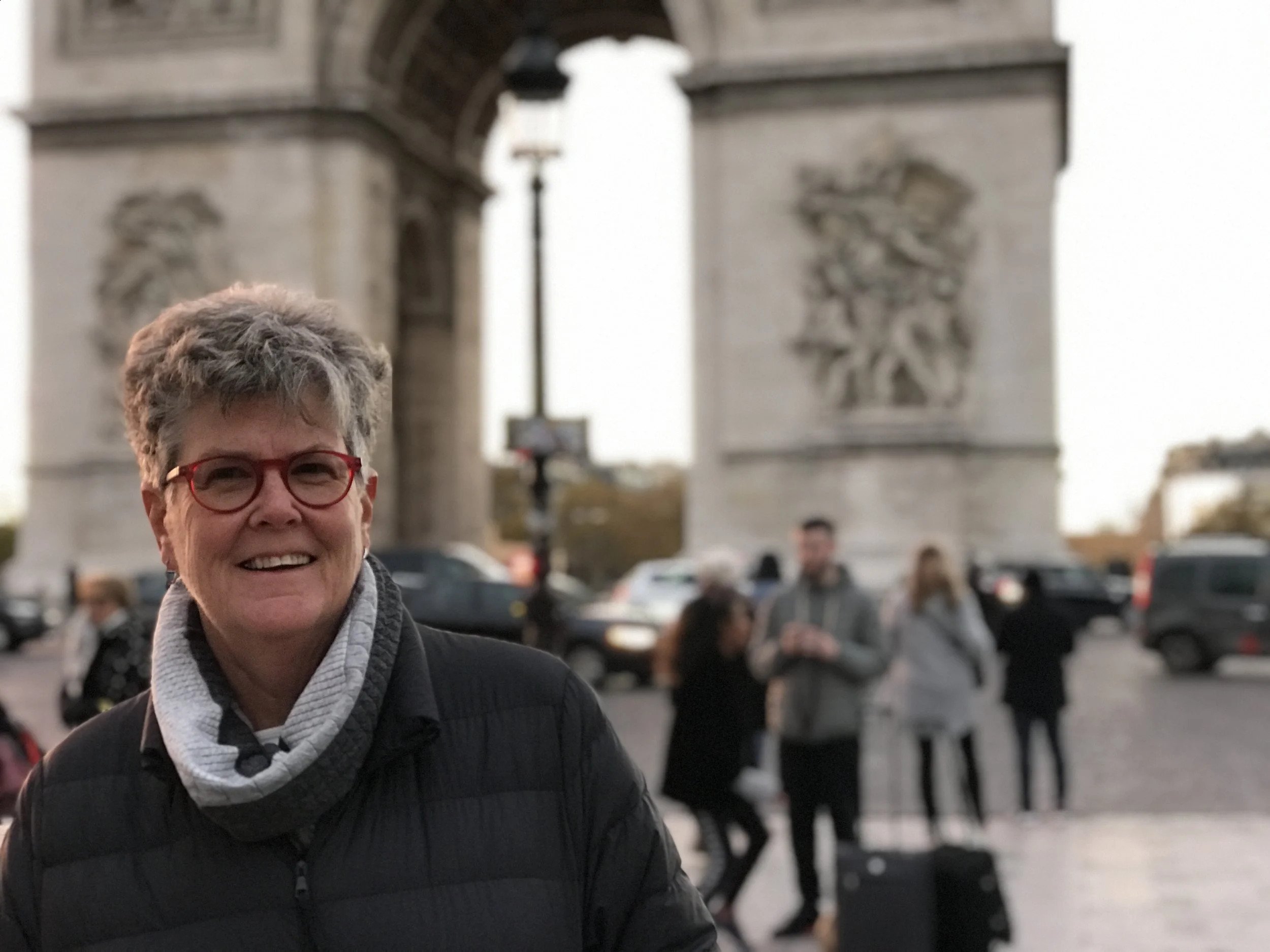 After a leg massage from Emily and 2.5 hour nap, went back out to take a few photos of Le Arc de Triumph.