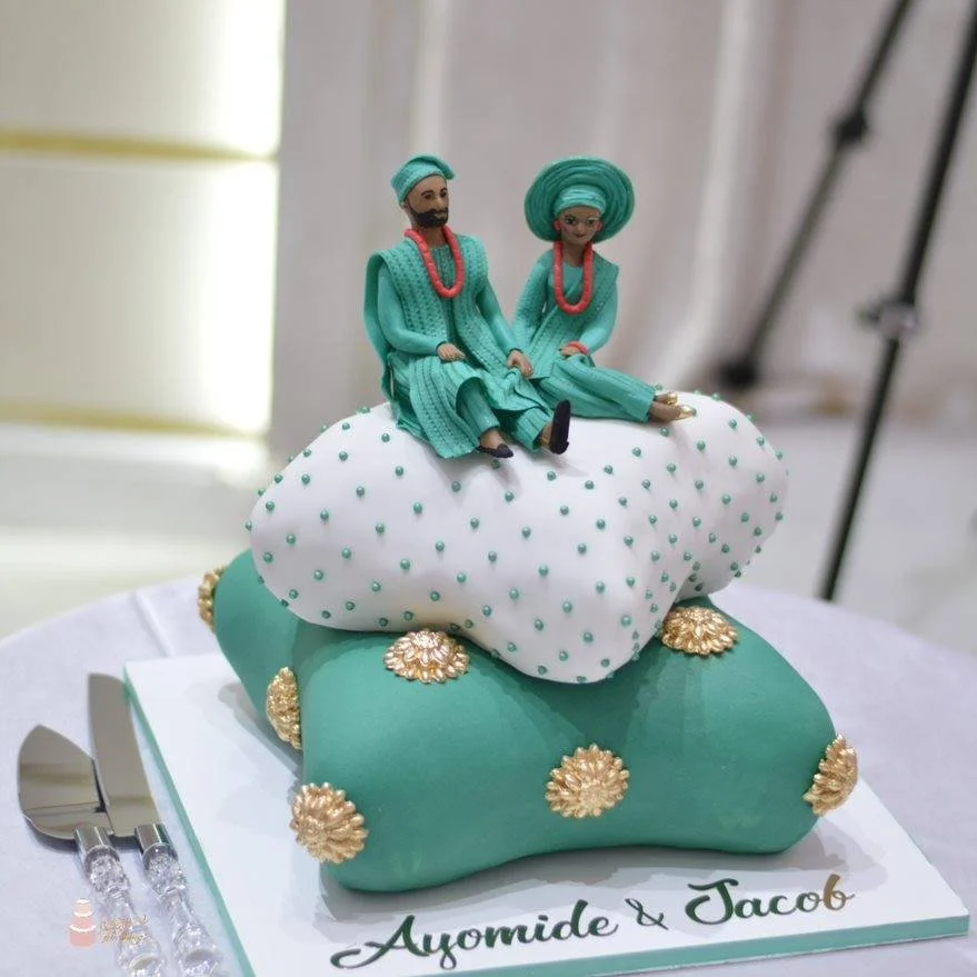 Sweethearts Cushion Cake #16