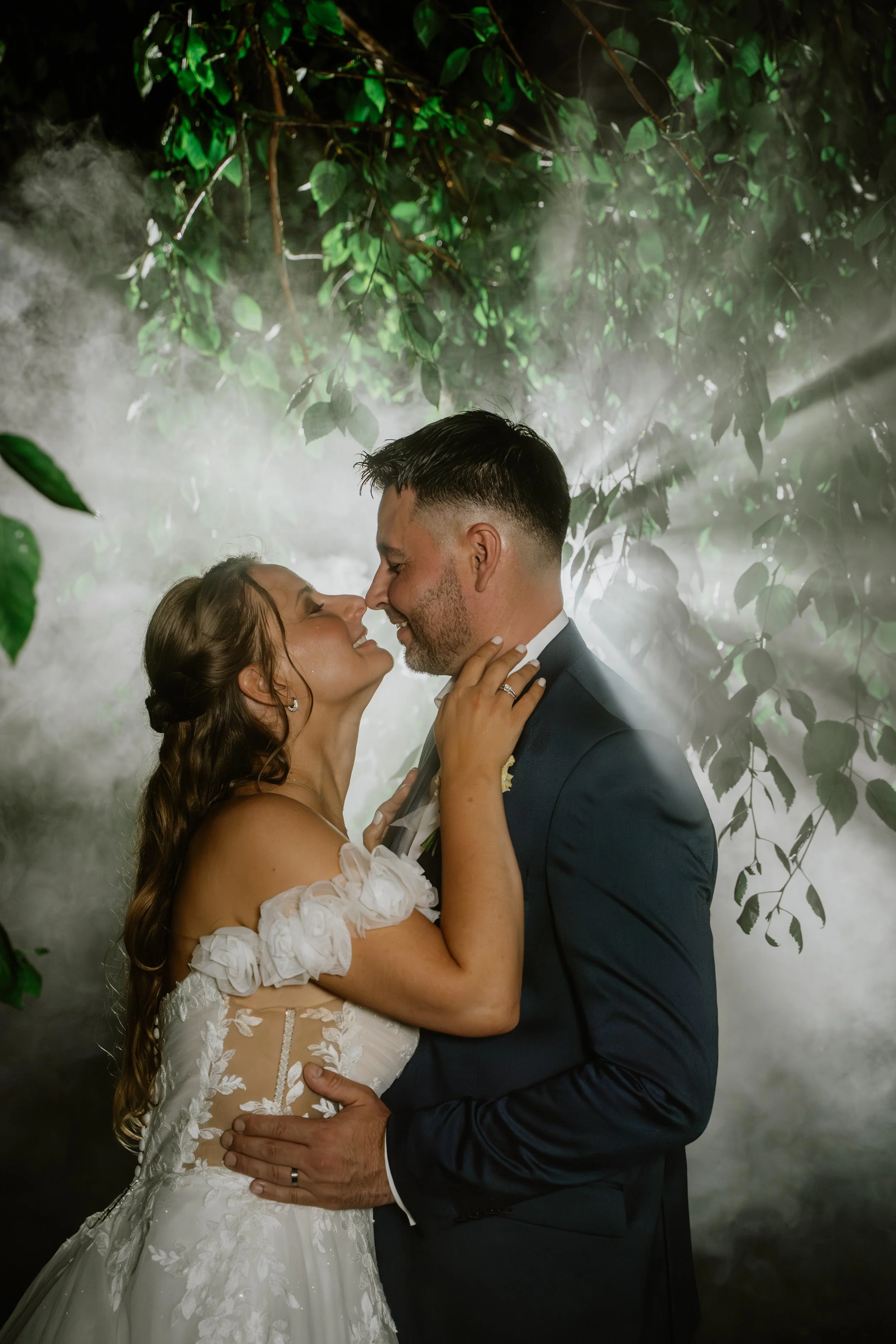 Photo de couple à la tombée du jour au Clos de la Source