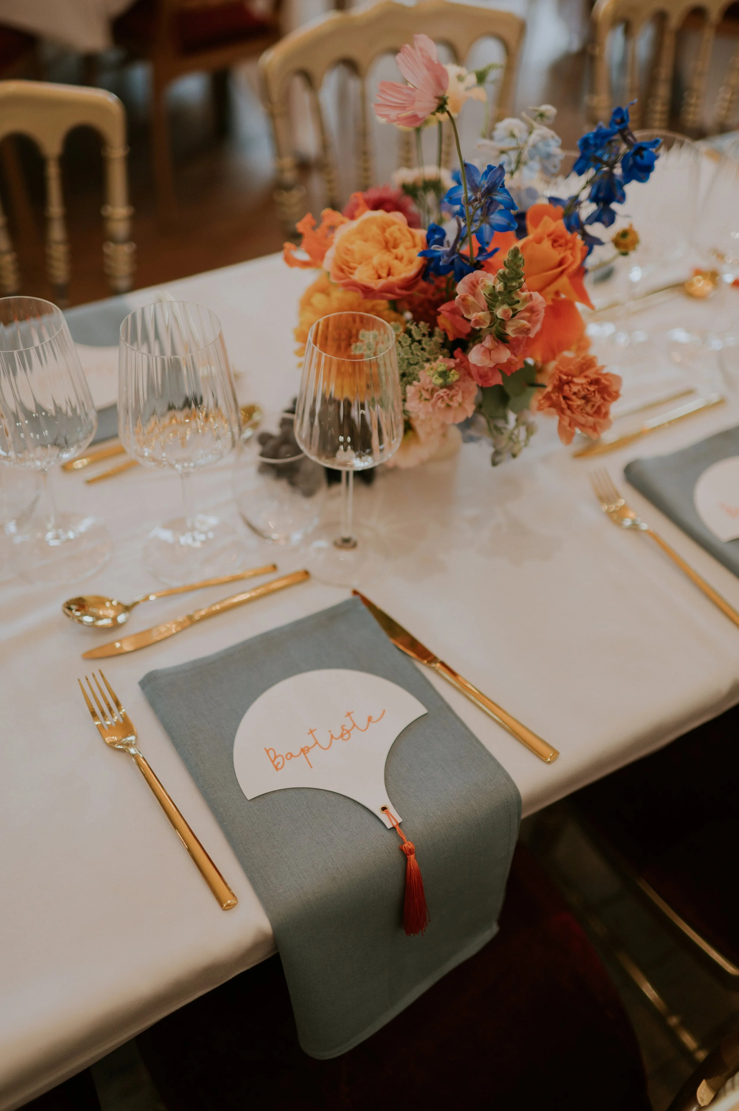 	Table de mariage dressée au Château d’Aubry, détail du couvert et du menu