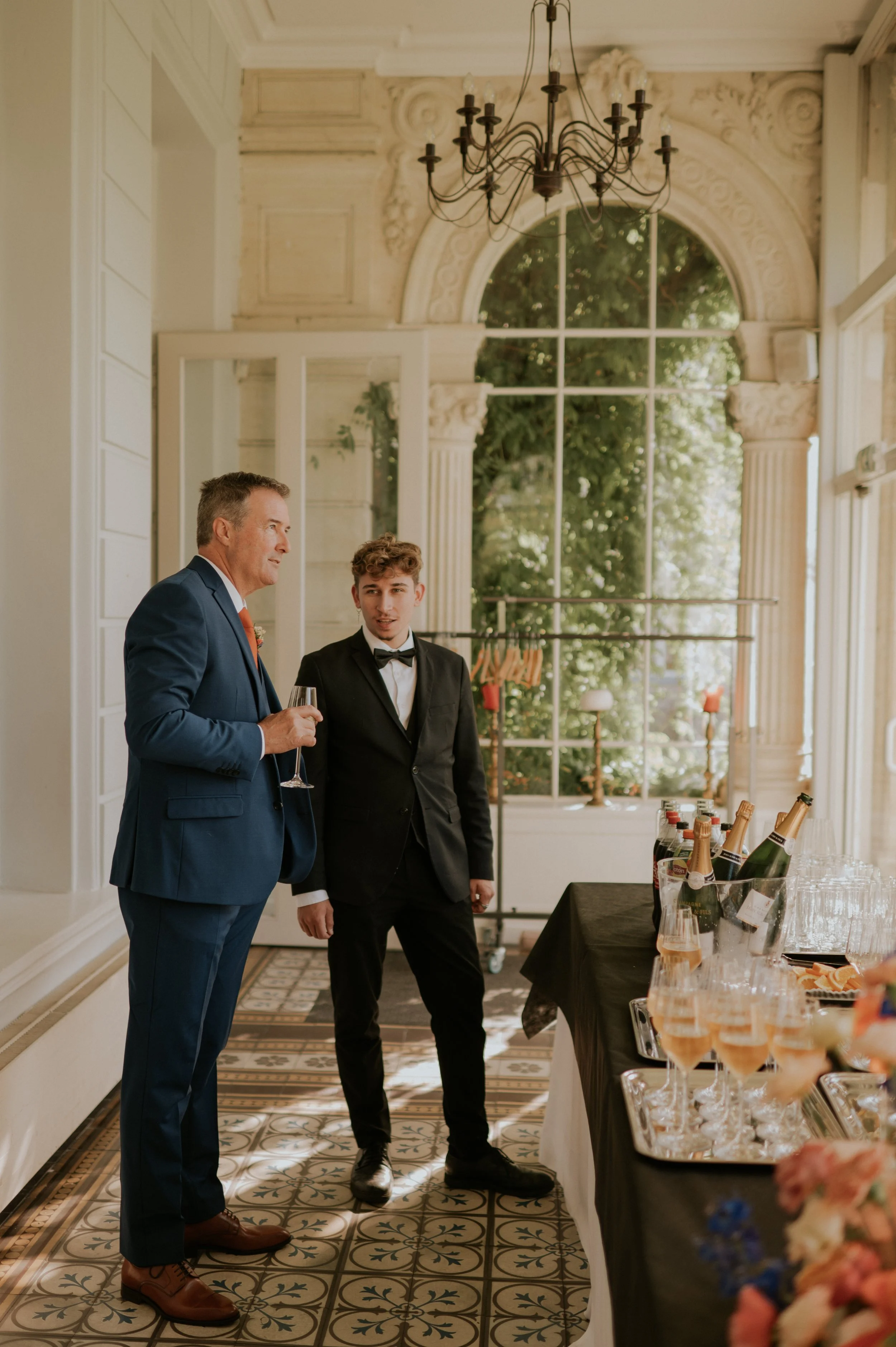 Marié et maitre d'hôtel au Château d’Aubry