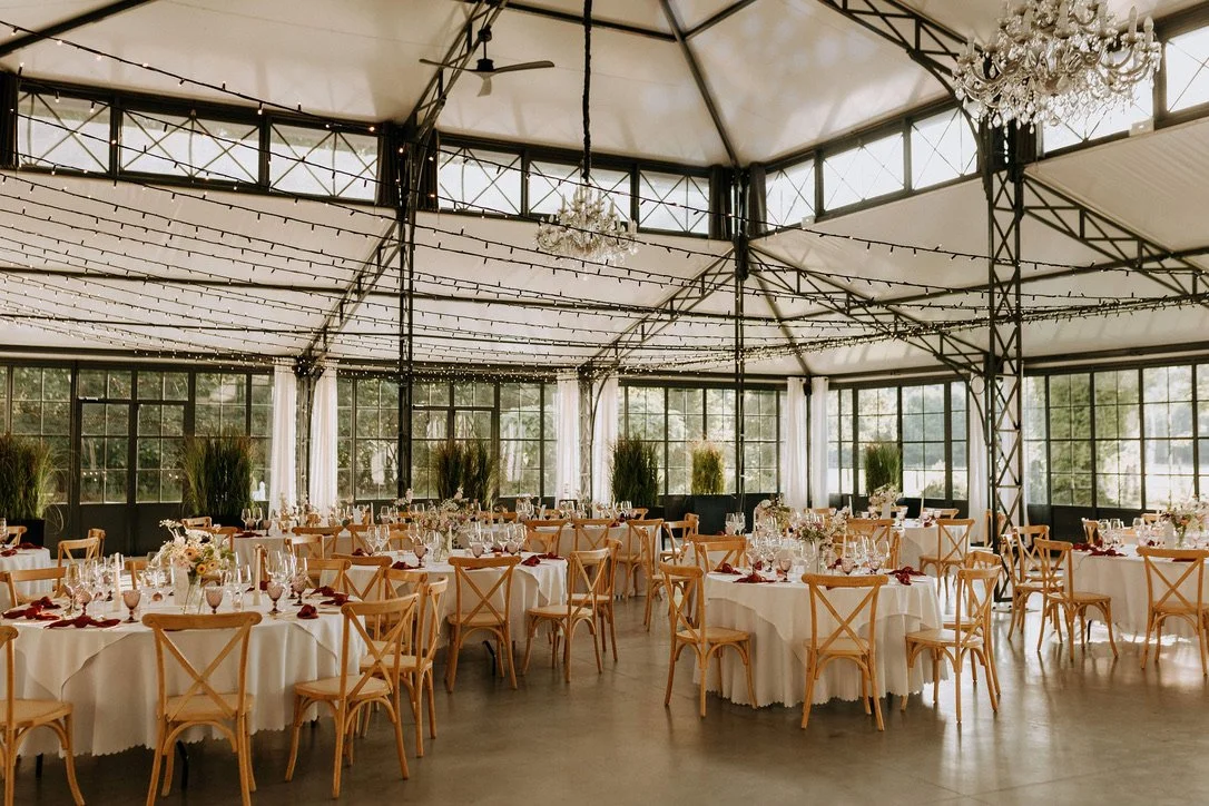 L’Orangerie de verre et d’acier du Clos Barthélemy dressée pour un mariage