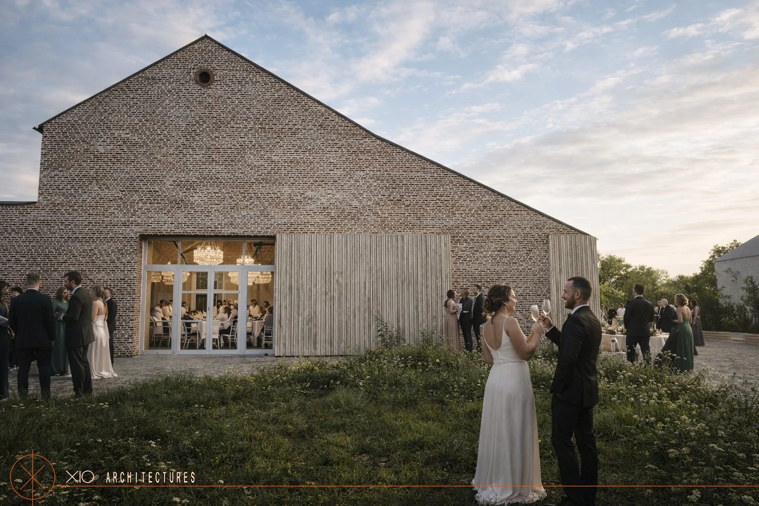 Visuel de projet de la façade de la grange du Domaine de Revelon au coucher du soleil