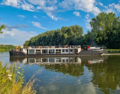 La péniche L’Eldorado amarrée sur la Deûle à Lambersart