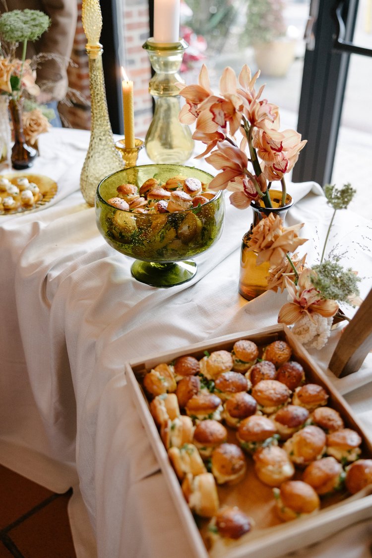 Les Vœux 2026 de La Gourmandine : buffet de mini-burgers et fleurs séchées dans la Grange
