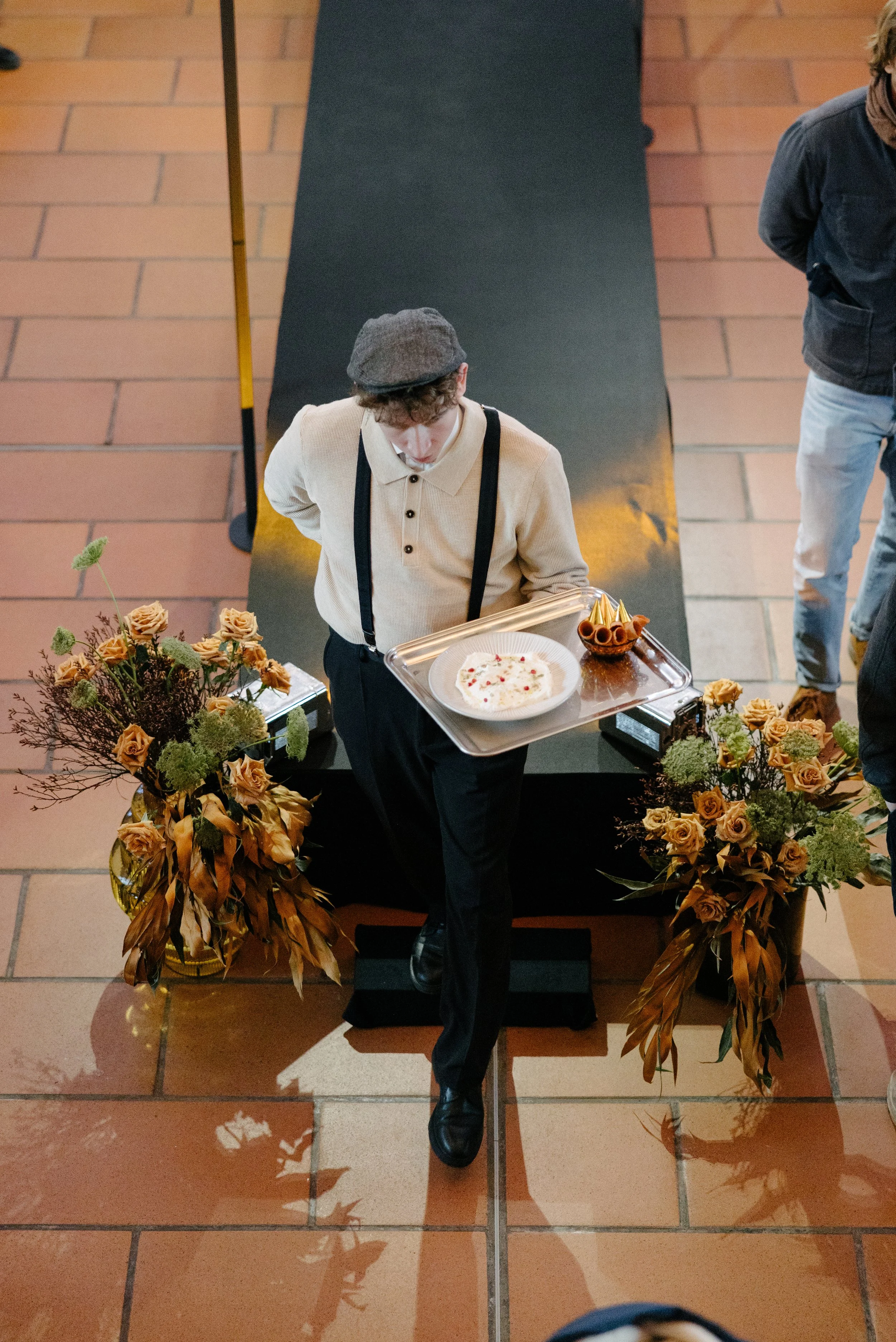Service à l'assiette lors d'une soirée de vœux d'entreprise