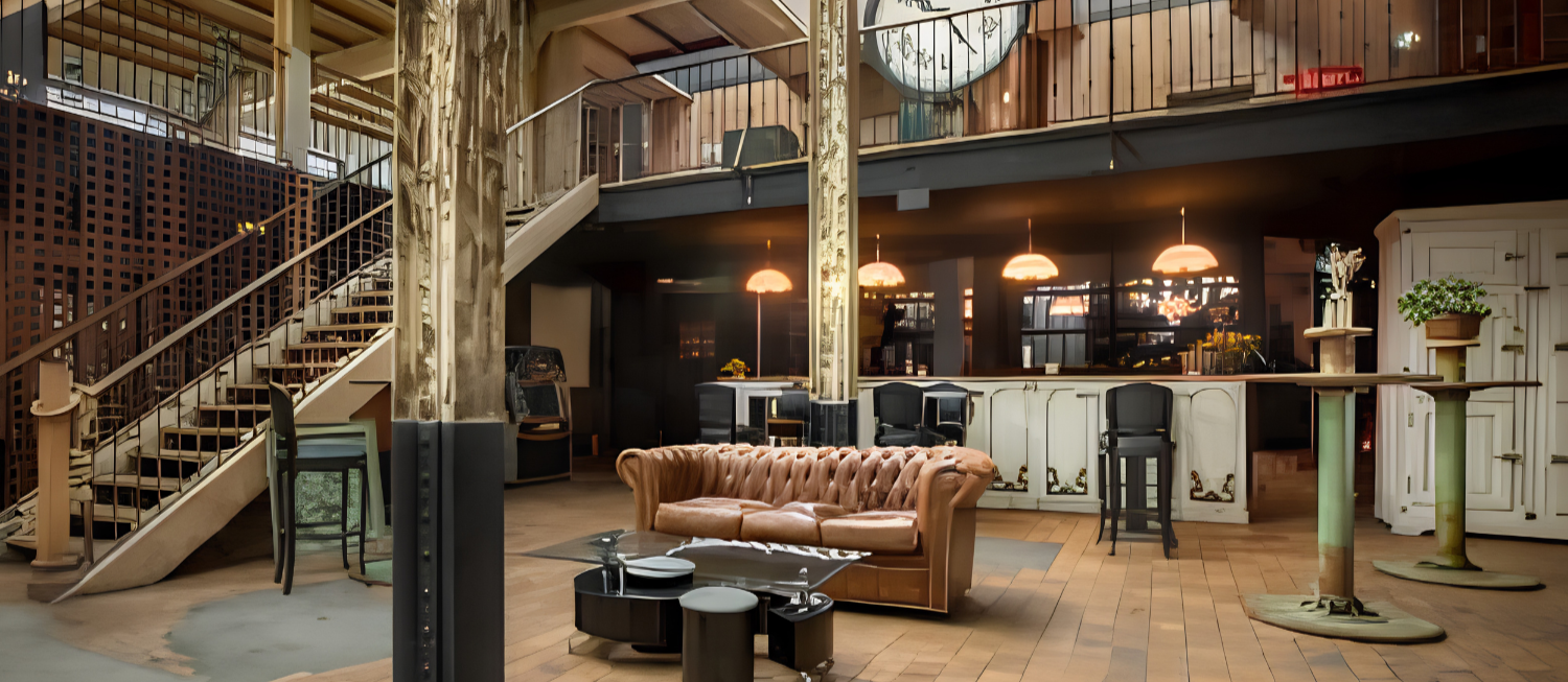 Le showroom de Matériaux Authentiques à Tourcoing, ancienne usine décorée d’antiquités