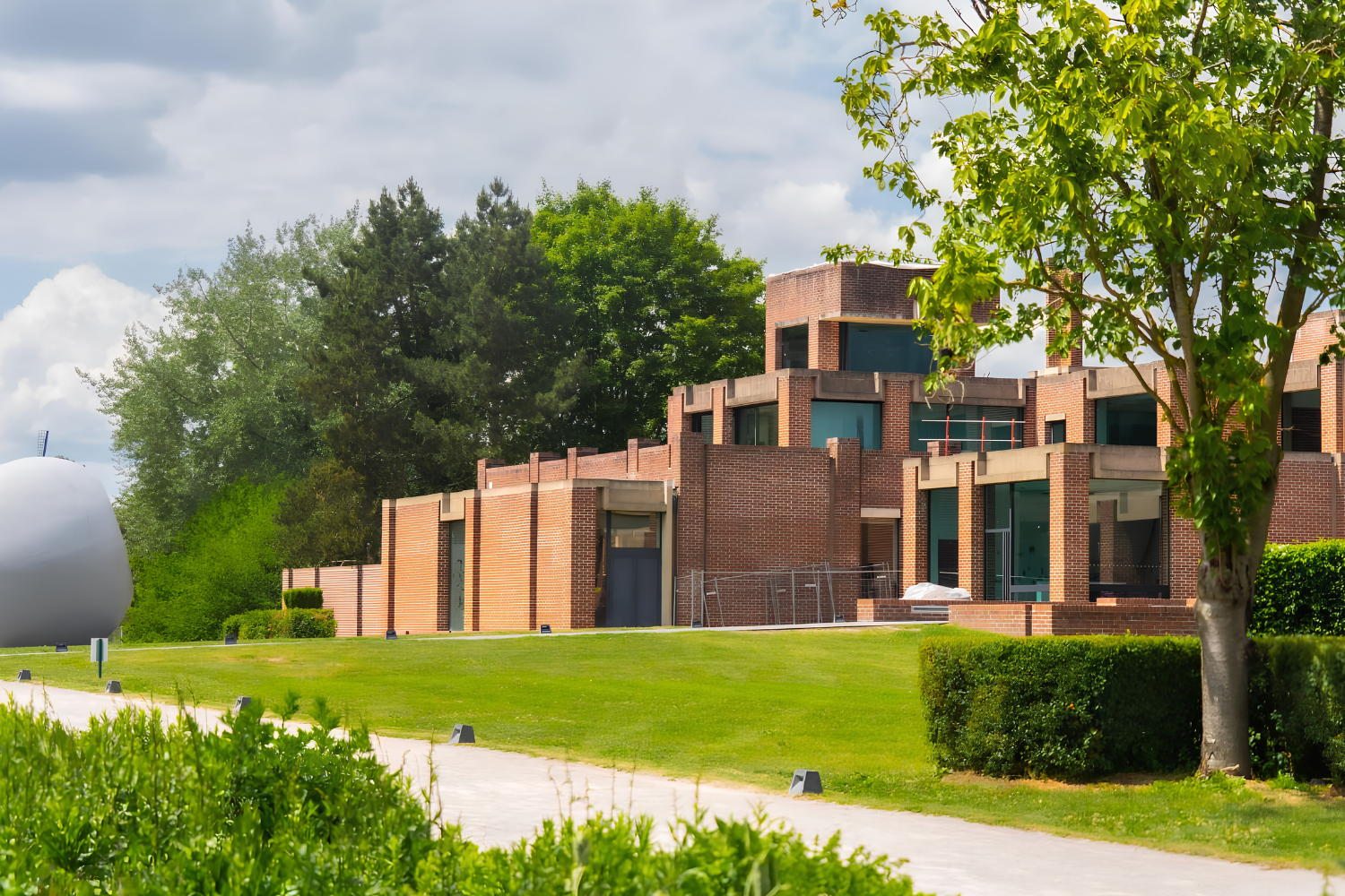 Le LaM, musée d’art moderne de Villeneuve-d’Ascq, et son parc de sculptures