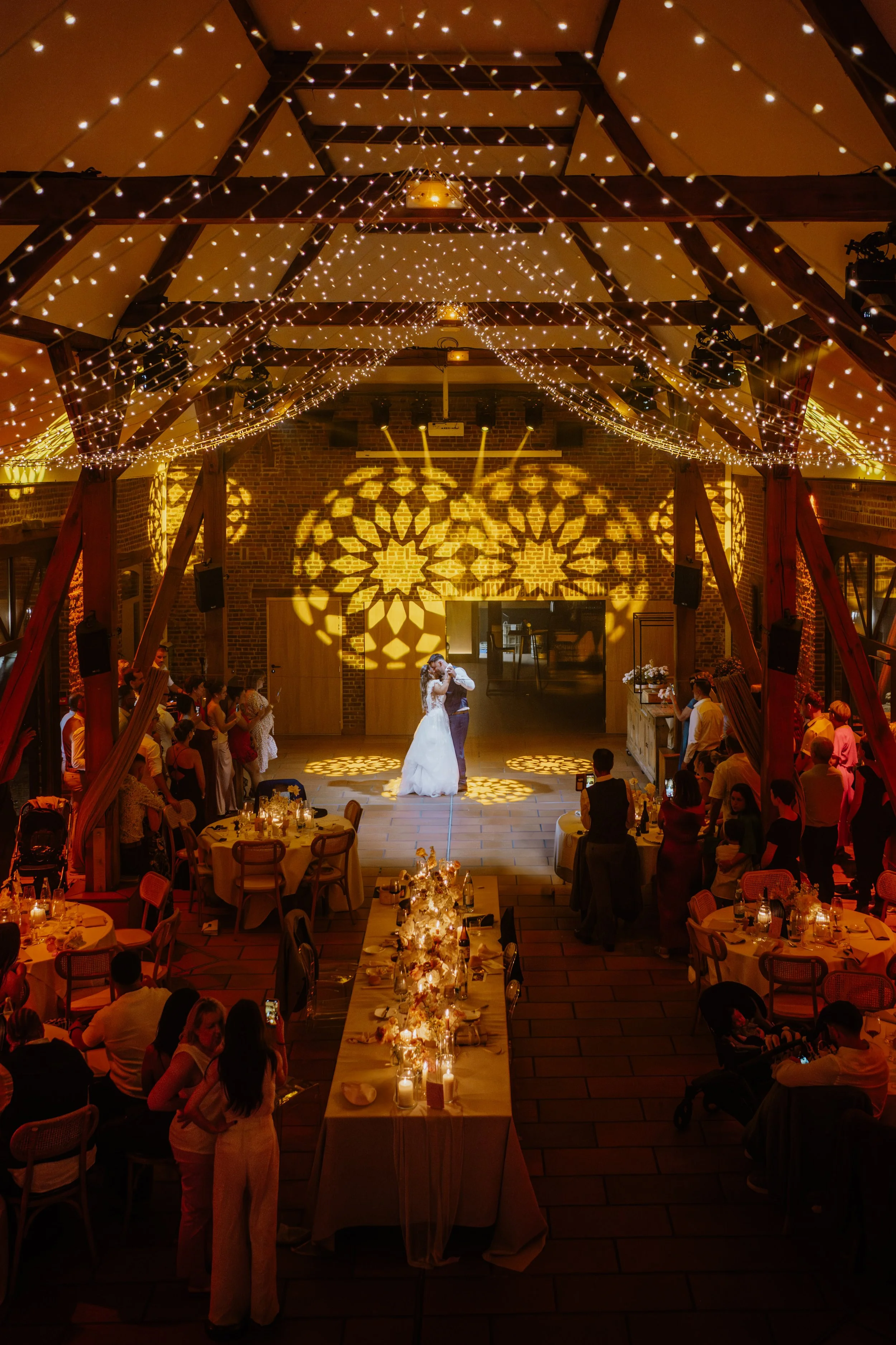 Ouverture de bal sous les lumières de la Grange du Clos de la Source