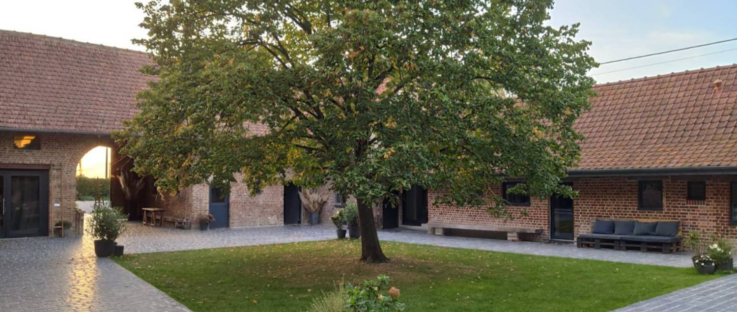 La Ferme d’Hercule, ferme flamande au carré à Haverskerque, lieu de réception de La Gourmandine Traiteur