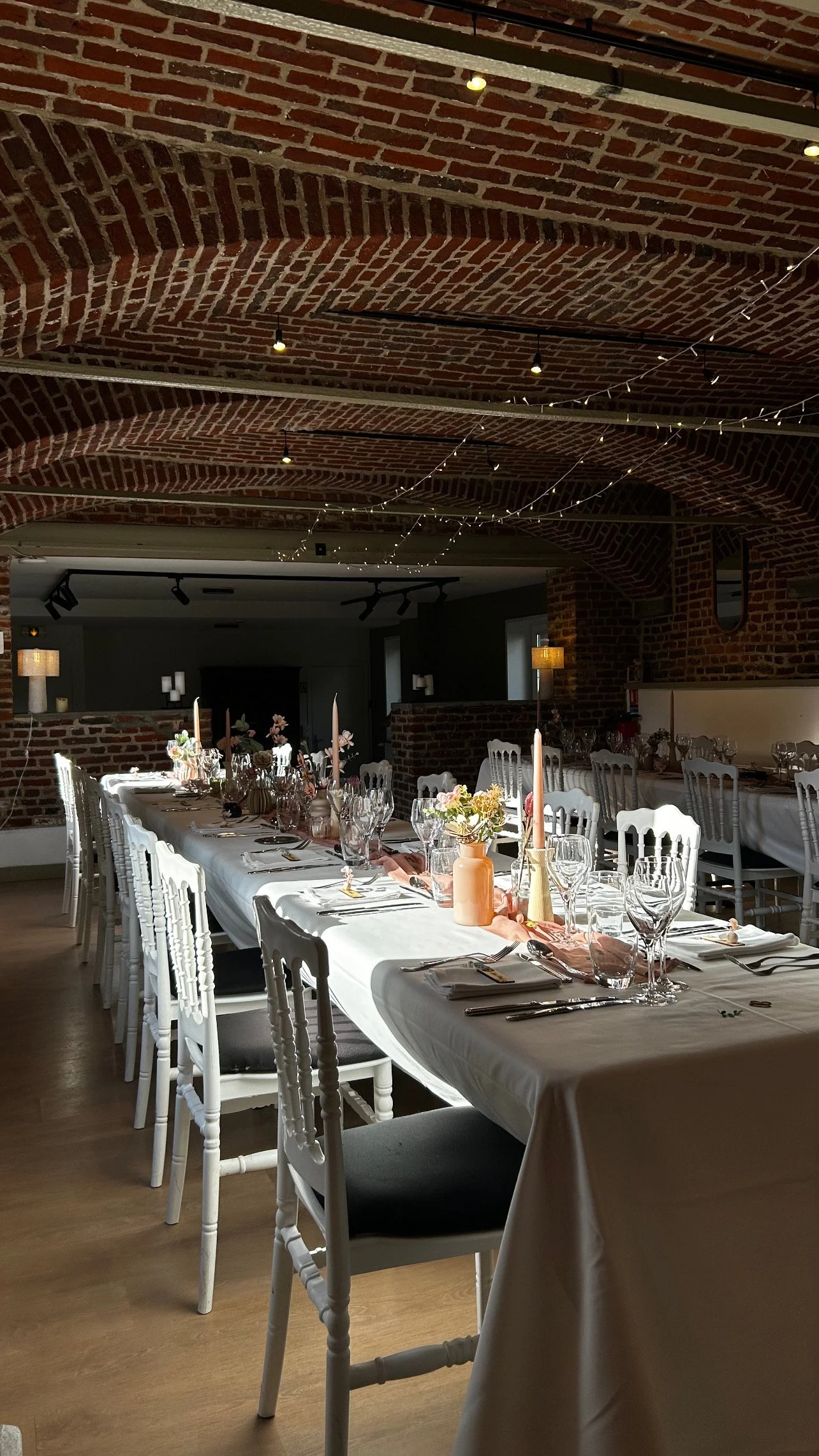 La Voûte en briques du Clos de la Source dressée pour un dîner