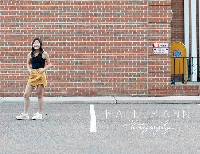 Lovin this brick and mustard! 😍 #8thgradersrock #8thgradegraduation #quaranteen #halleyannphotographygrads #halleyannphotography #bergencountyphotographer #click #bergencountymoms #201magazine #njphotographer #njportraitphotographer #allendalenj @to