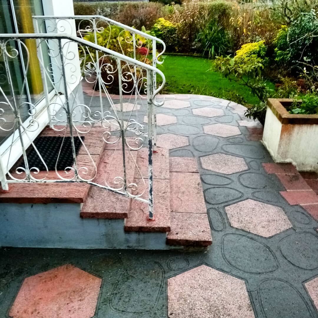 Patio, drive and paths cleaned in Blackwater. A very satisfying job and another happy client. Paths were getting slippery and dangerous so this not only looks better but is safer too. #gardening #freshdigs #patio #driveway #path #cleaning #freshdigsg