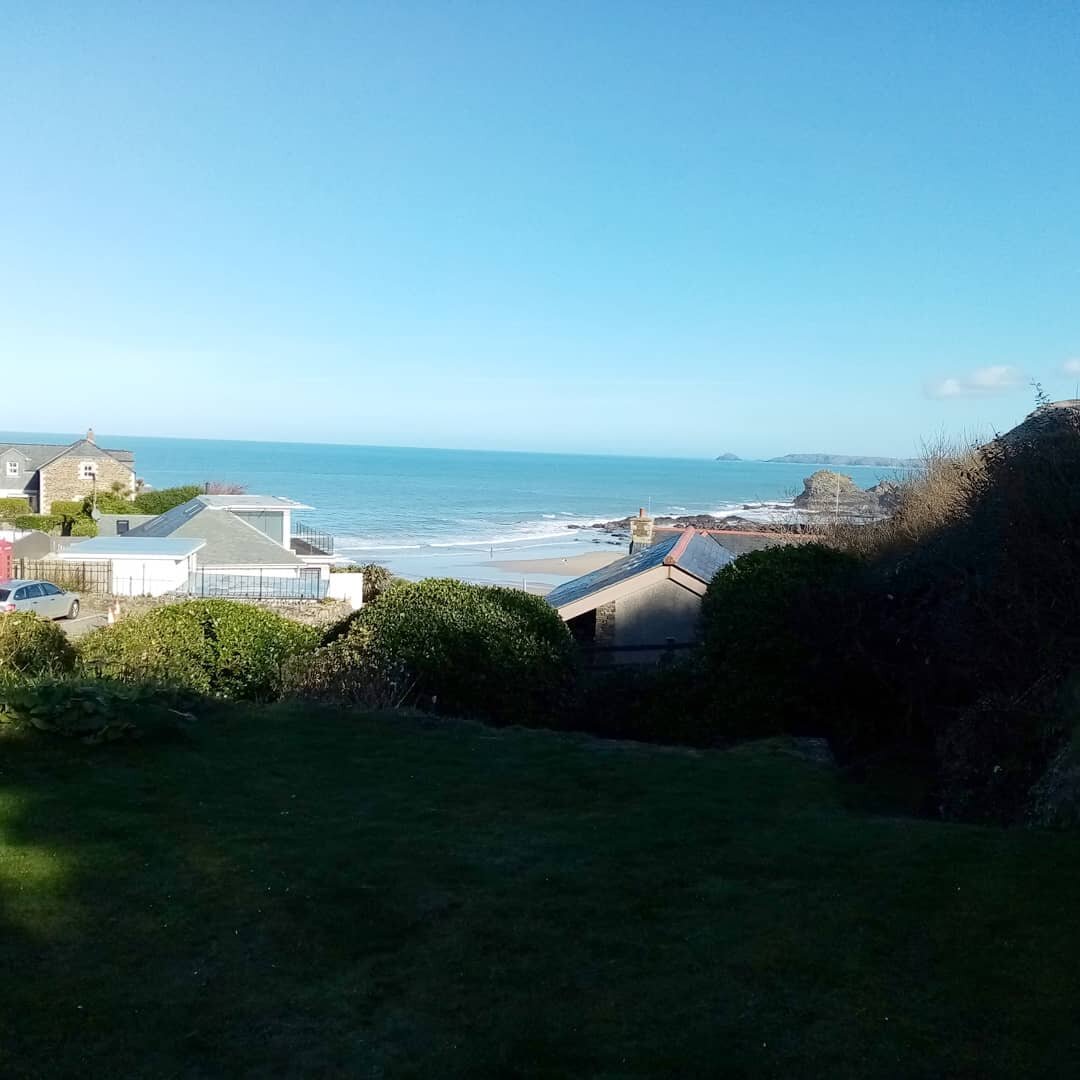 Lovely day in Cornwall today. Great to see some sun! It's been a long, wet winter down here! Great few weeks to get outside and into the garden! Gardening in St Agnes and Perranporth today. #cornwall #freshdigs #freshdigsgardening #gardenmaintenance 