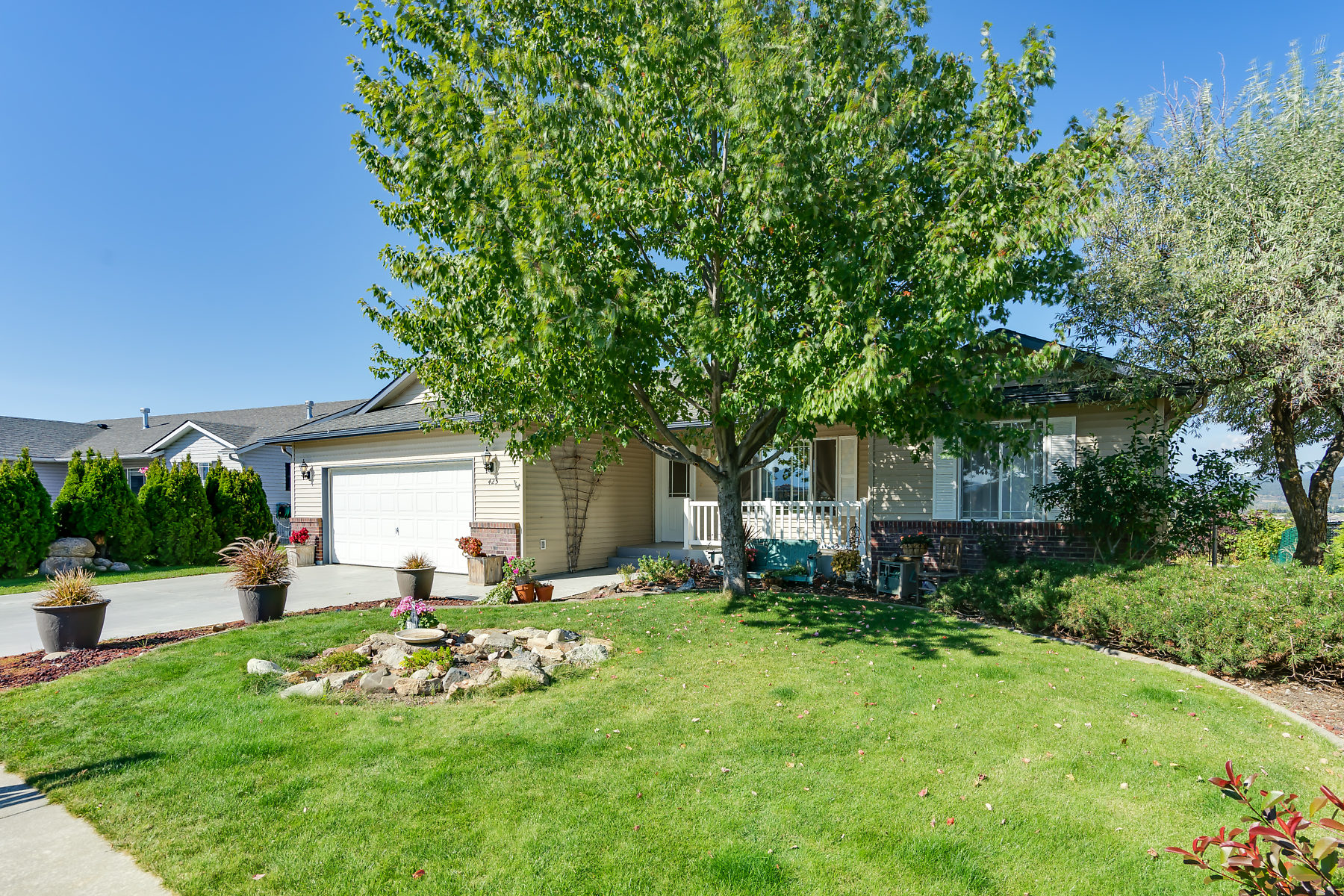 2Front of home-SMALL.jpg