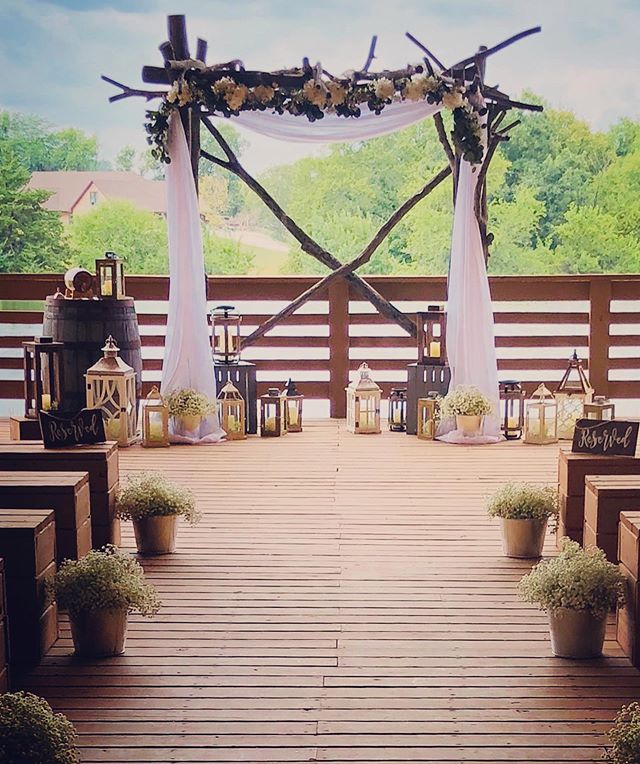 If you’ve followed our business for awhile you know we love rustic ♥️ What a dream venue today to get to decorate~
#eventdecor #eventdecorators #rustic #farmstyle #barn #iowa #dsm #desmoines #customwedding #designers #realwedding #weddinginspo #weddingseason #weddingsiniowa