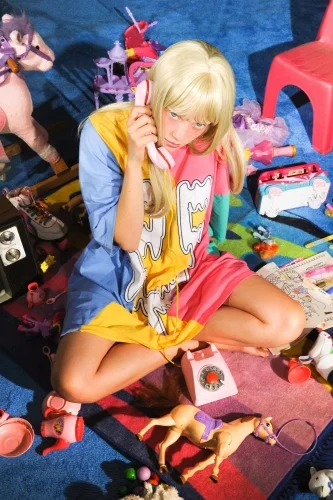 Kelsey Bennett_theyre-here-a-poltergeist-fashion-story-268-1477514057.jpg