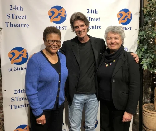 Congresswoman Karen Bass, 24th ST Executive Director Jay McAdams & Board secretary Jacqueline Hamilton Congresista Karen Bass, Director Ejecutivo de 24th ST Jay McAdams, y Secretaria de la Junta Jacqueline Hamilton