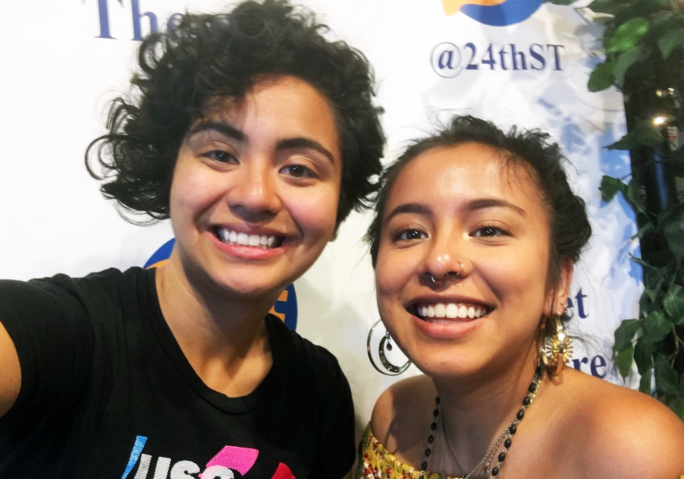 Welcome to the team, Jenny (right) and Brittany (left)! / Bienvenido al equipo, Jenny (derecha) y Brittany (izquierda)!