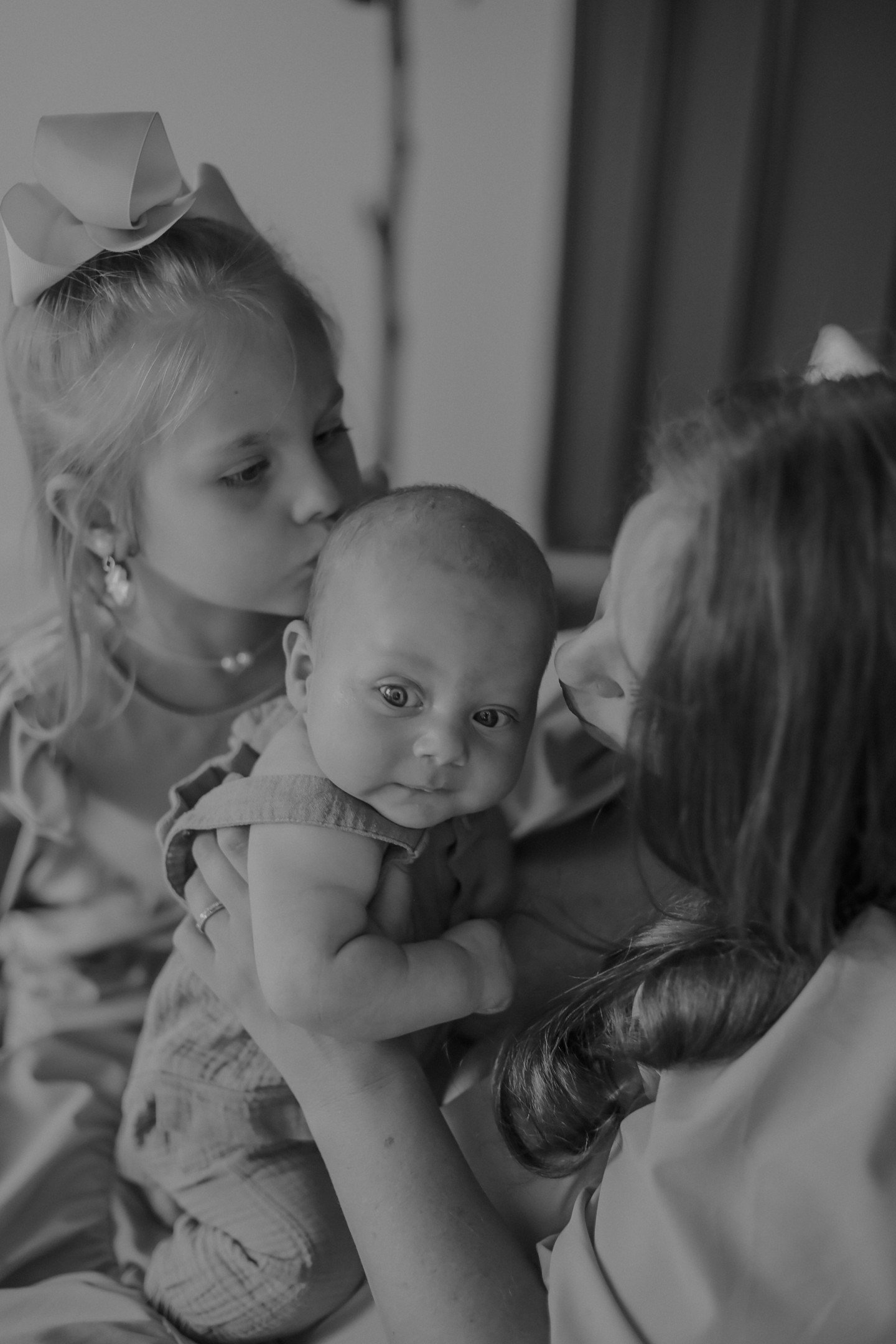 Black and white mini sessions are almost here 👀

I've been dreaming of doing this Specialty Set for monnnttths now. I'm so excited.

b&amp;w photos of your kids are the most timeless photos and you can't convince me otherwise 😍 

Here are the detai